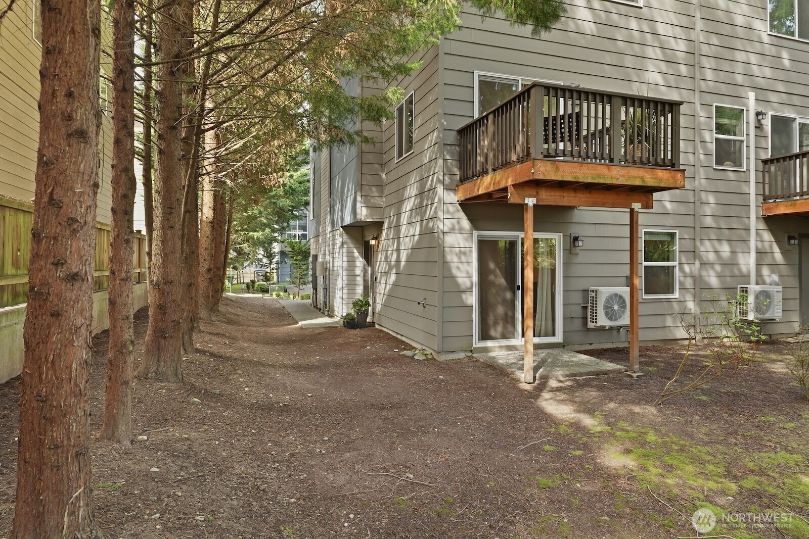 16201 Meadow Road Unit: H4