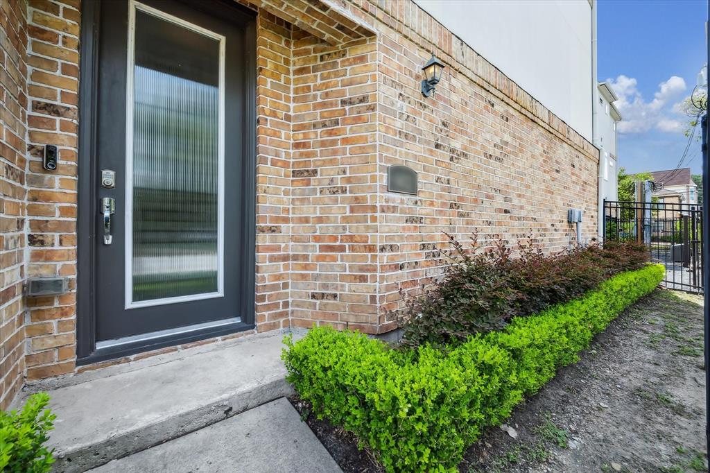 1412 Cleburne Street