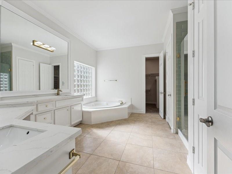 11404 Island Manor Street