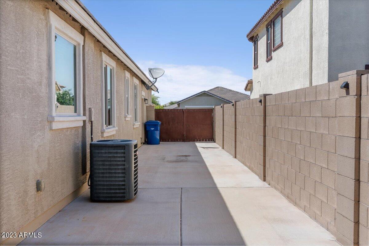 3035 E QUARTZ Street