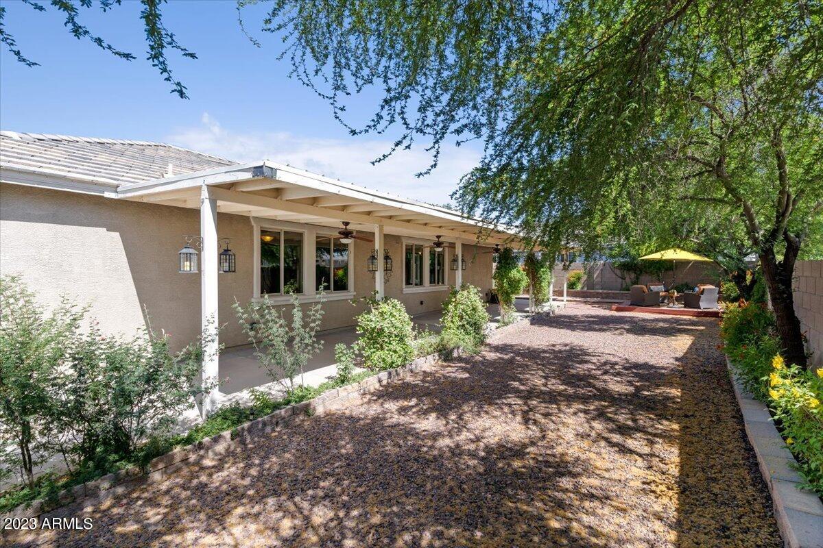 3035 E QUARTZ Street