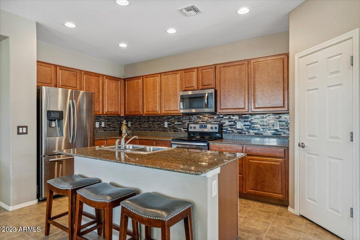 3035 E QUARTZ Street