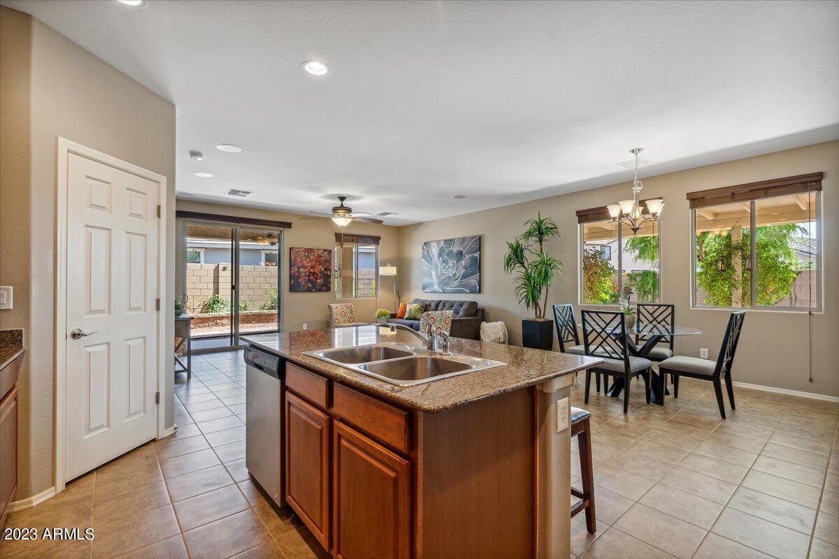 3035 E QUARTZ Street