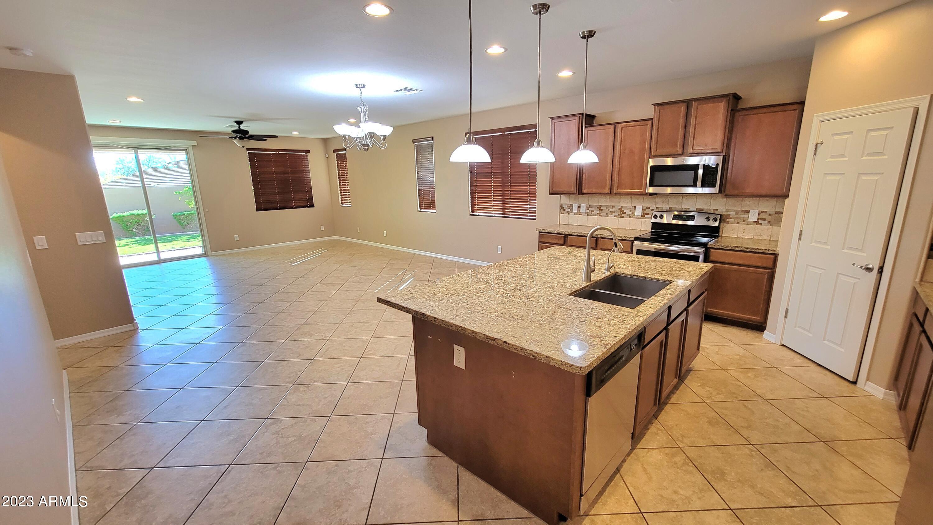 7635 W MOLLY Drive