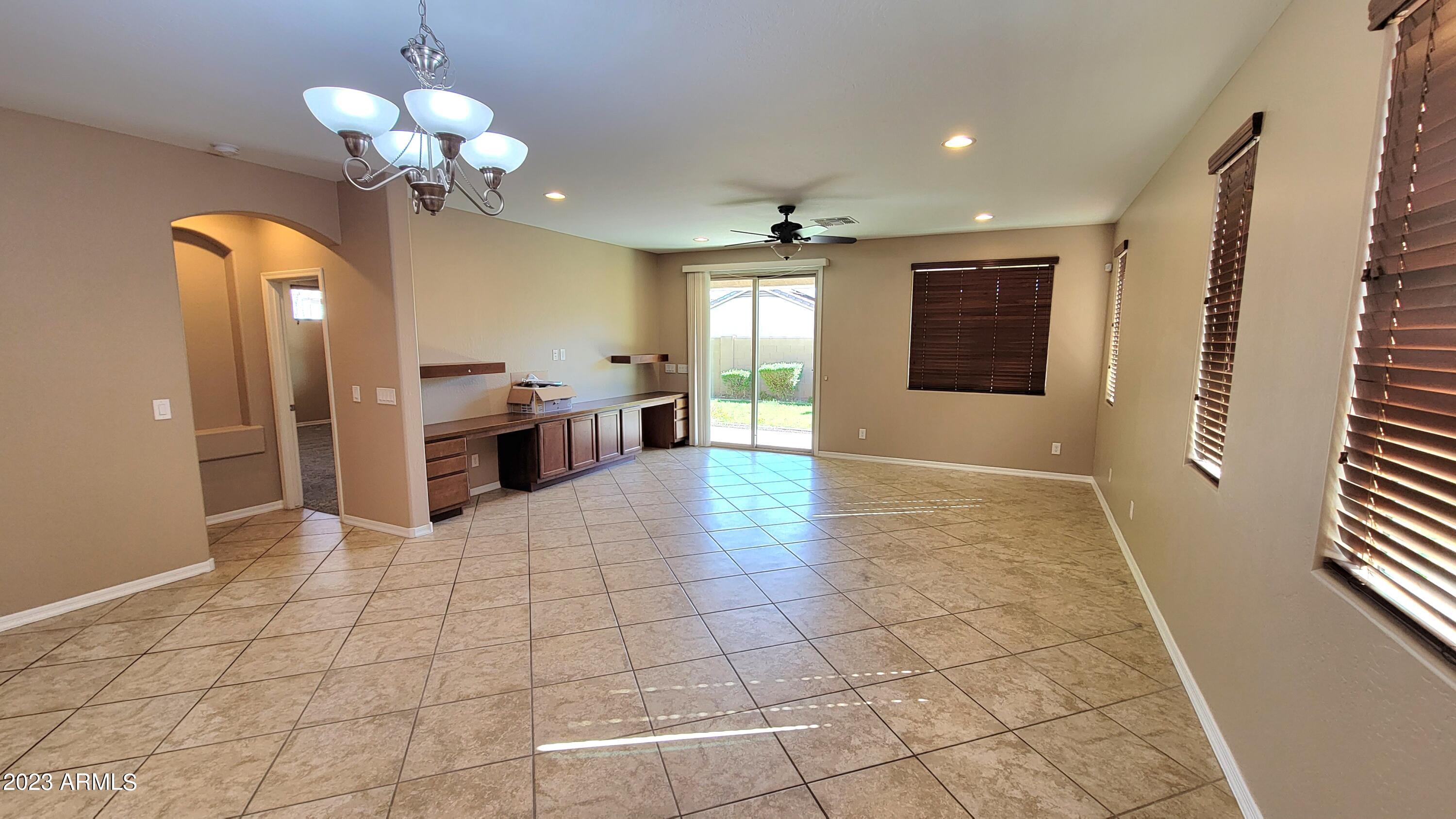 7635 W MOLLY Drive