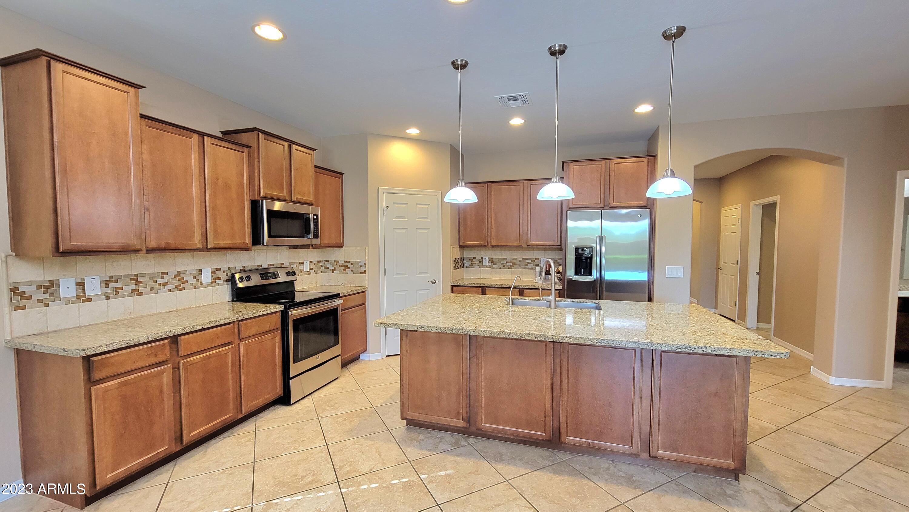 7635 W MOLLY Drive