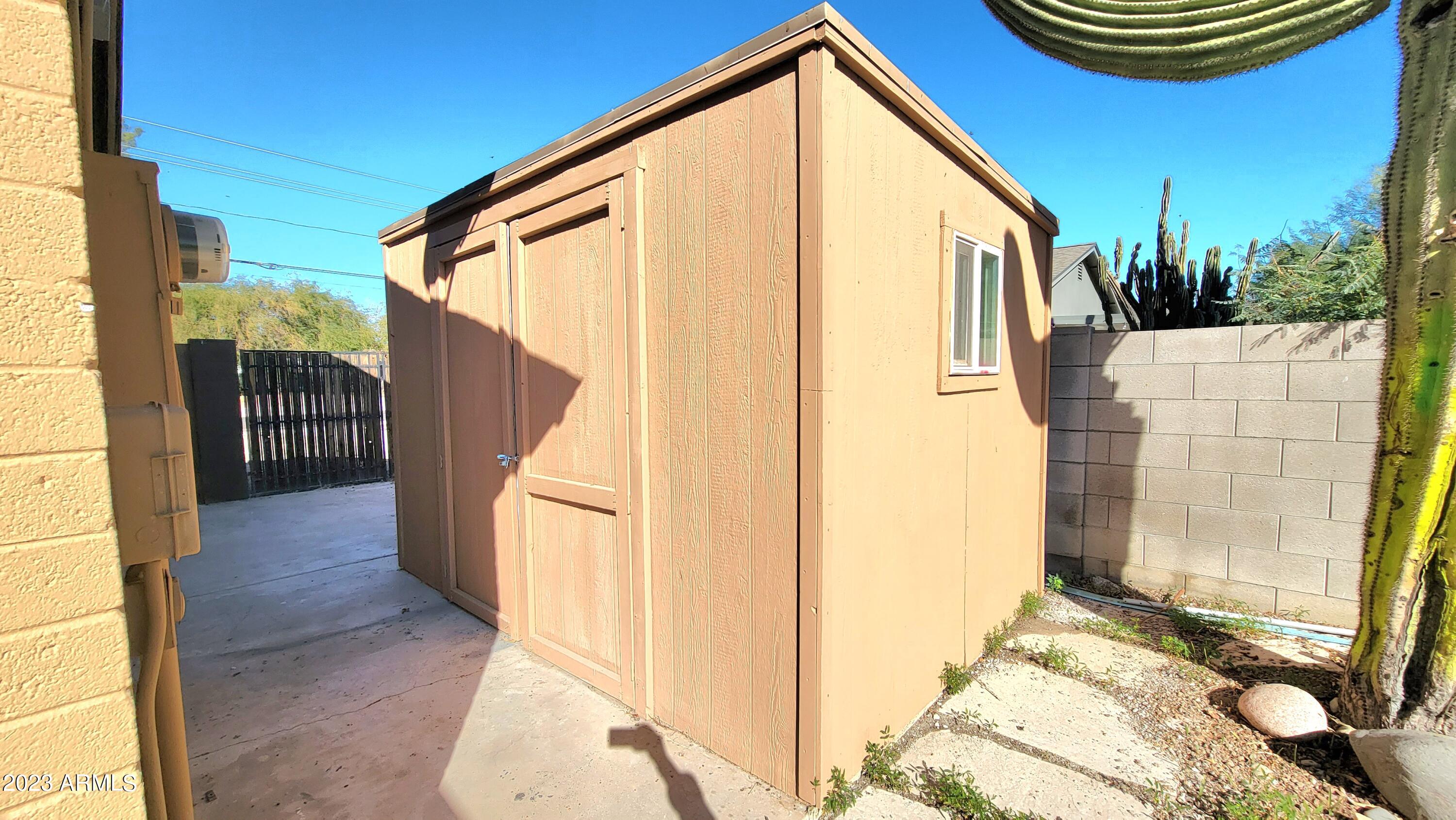 2563 E SWEETWATER Avenue
