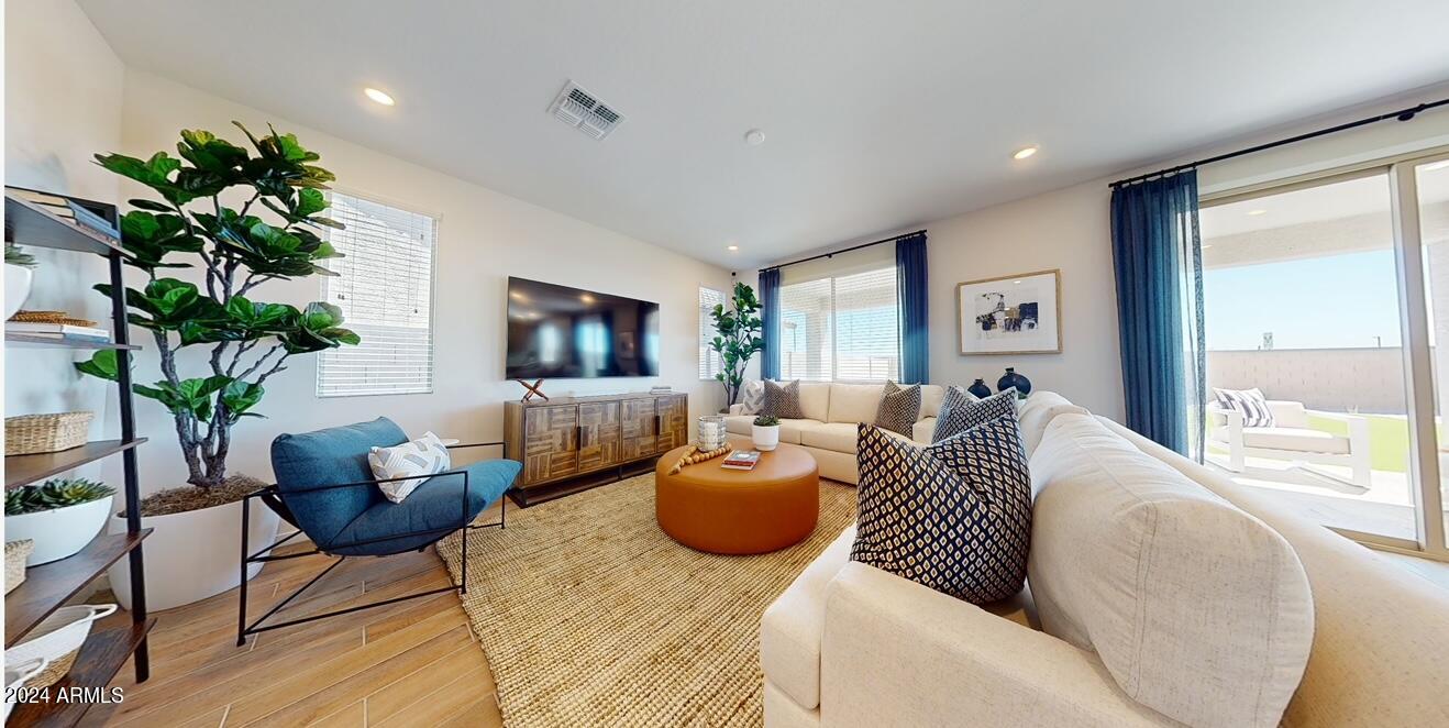 22346 W BURNETT Road