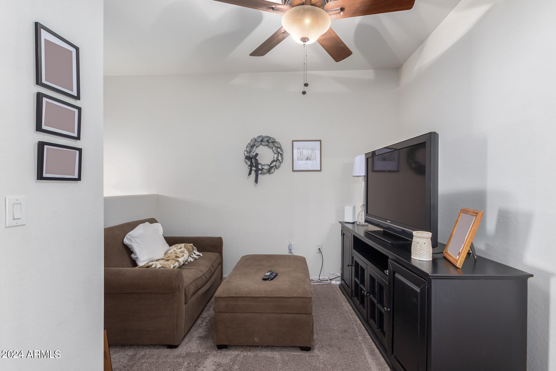 1718 W COLTER Street, 162