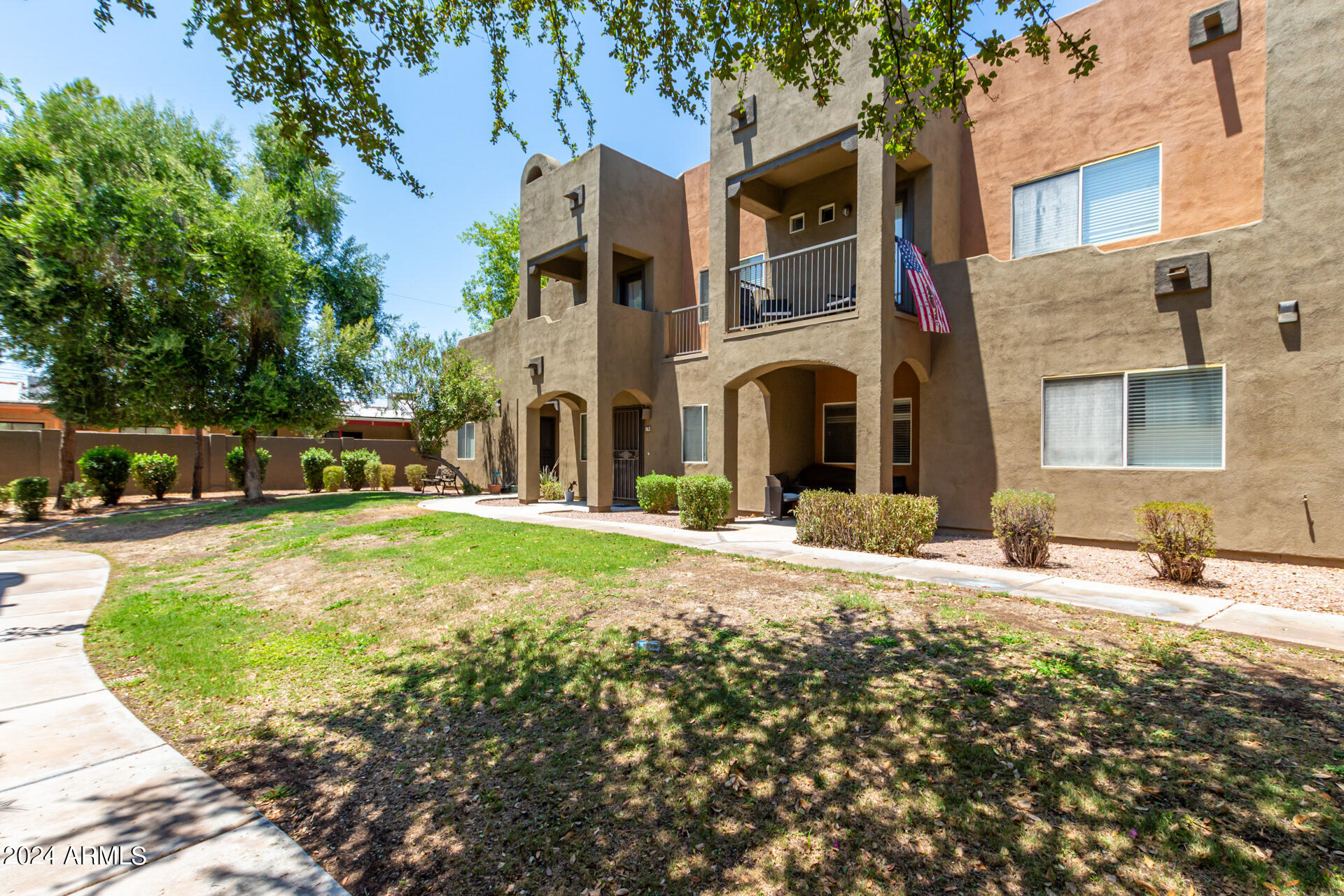 1718 W COLTER Street, 162