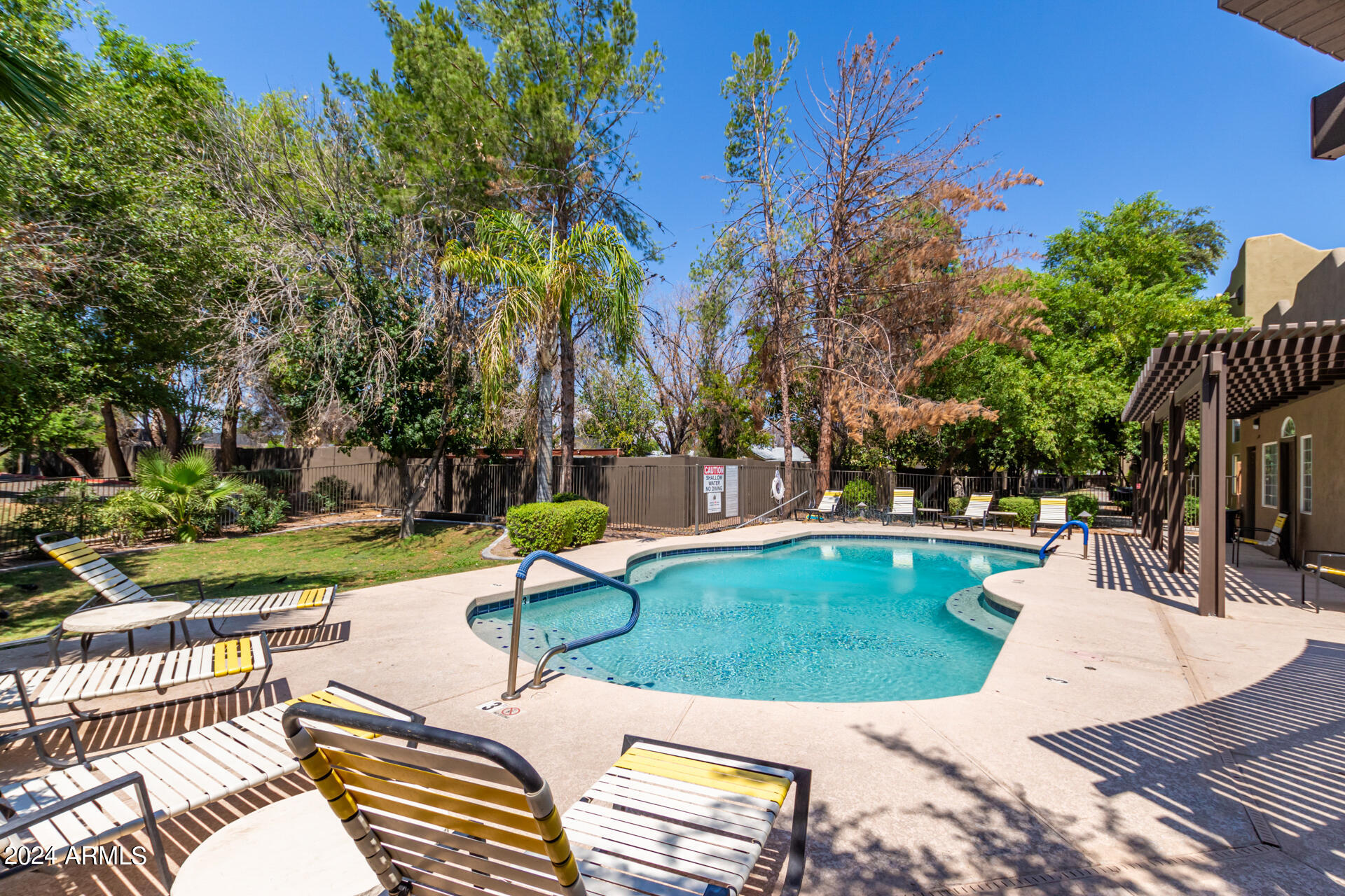 1718 W COLTER Street, 162
