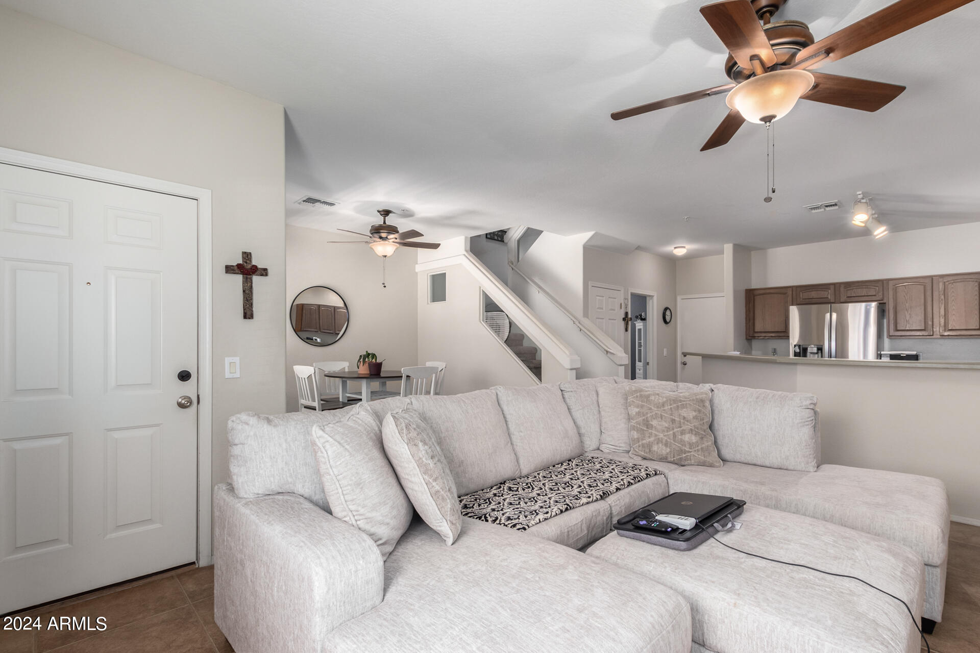 1718 W COLTER Street, 162