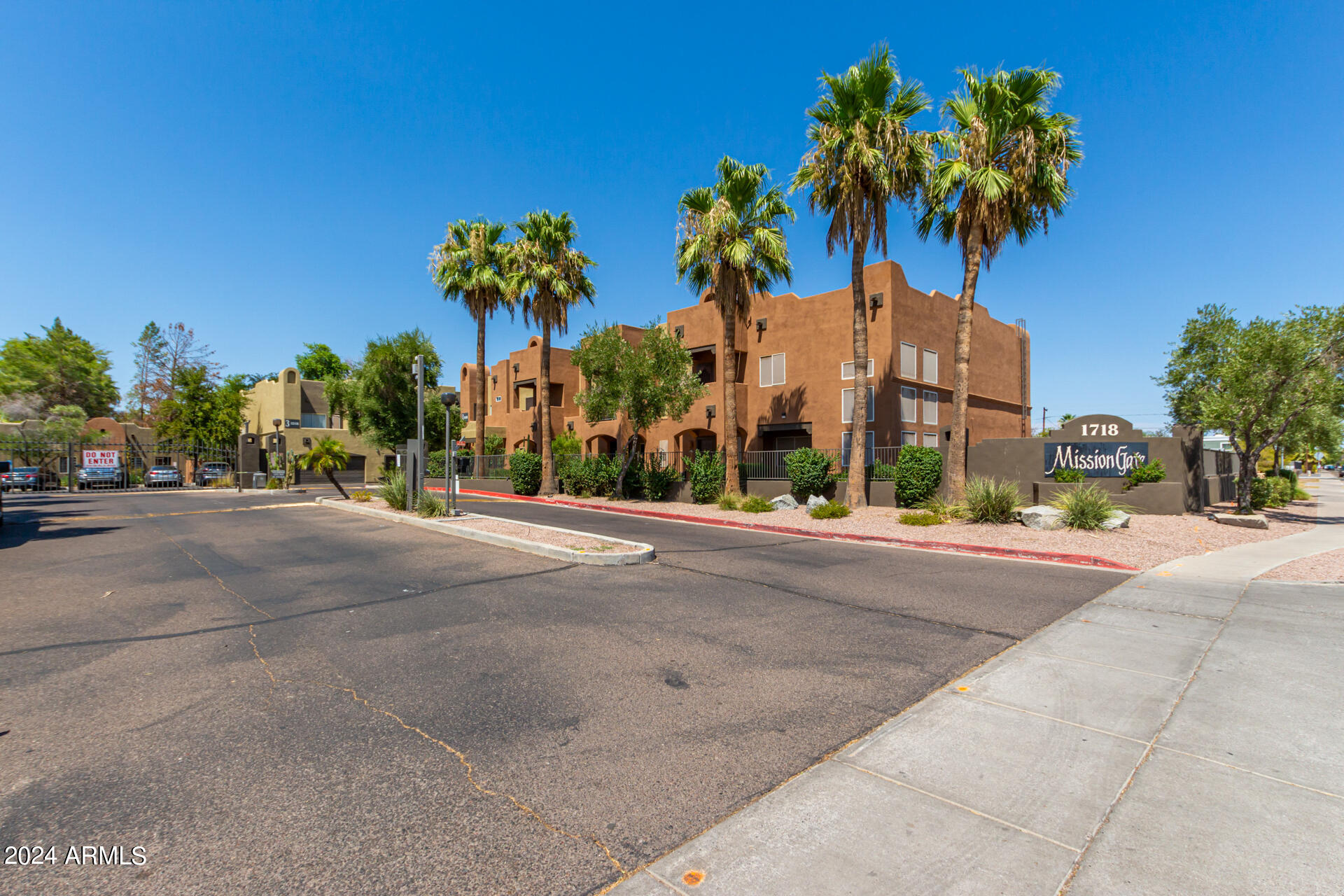 1718 W COLTER Street, 162