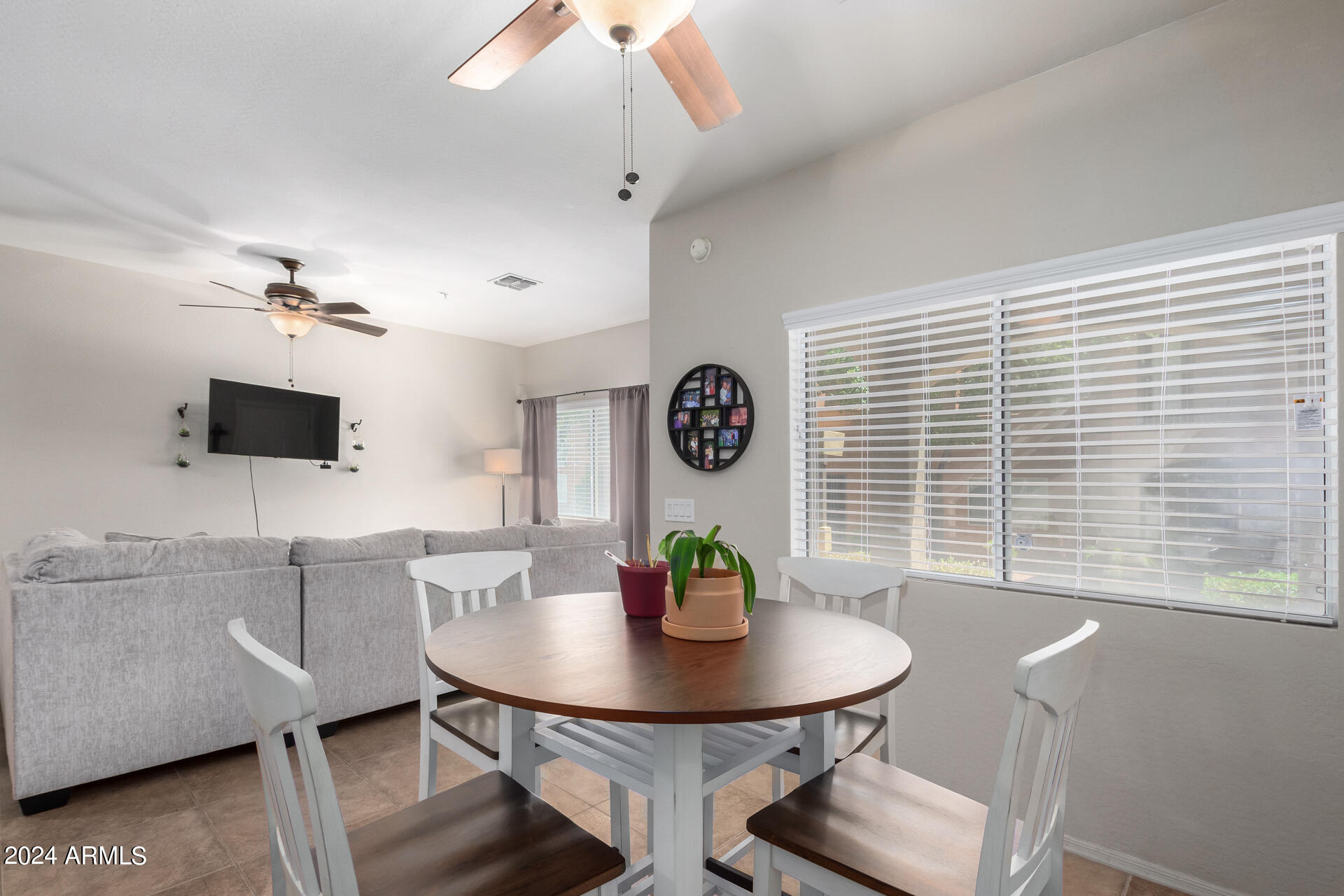 1718 W COLTER Street, 162