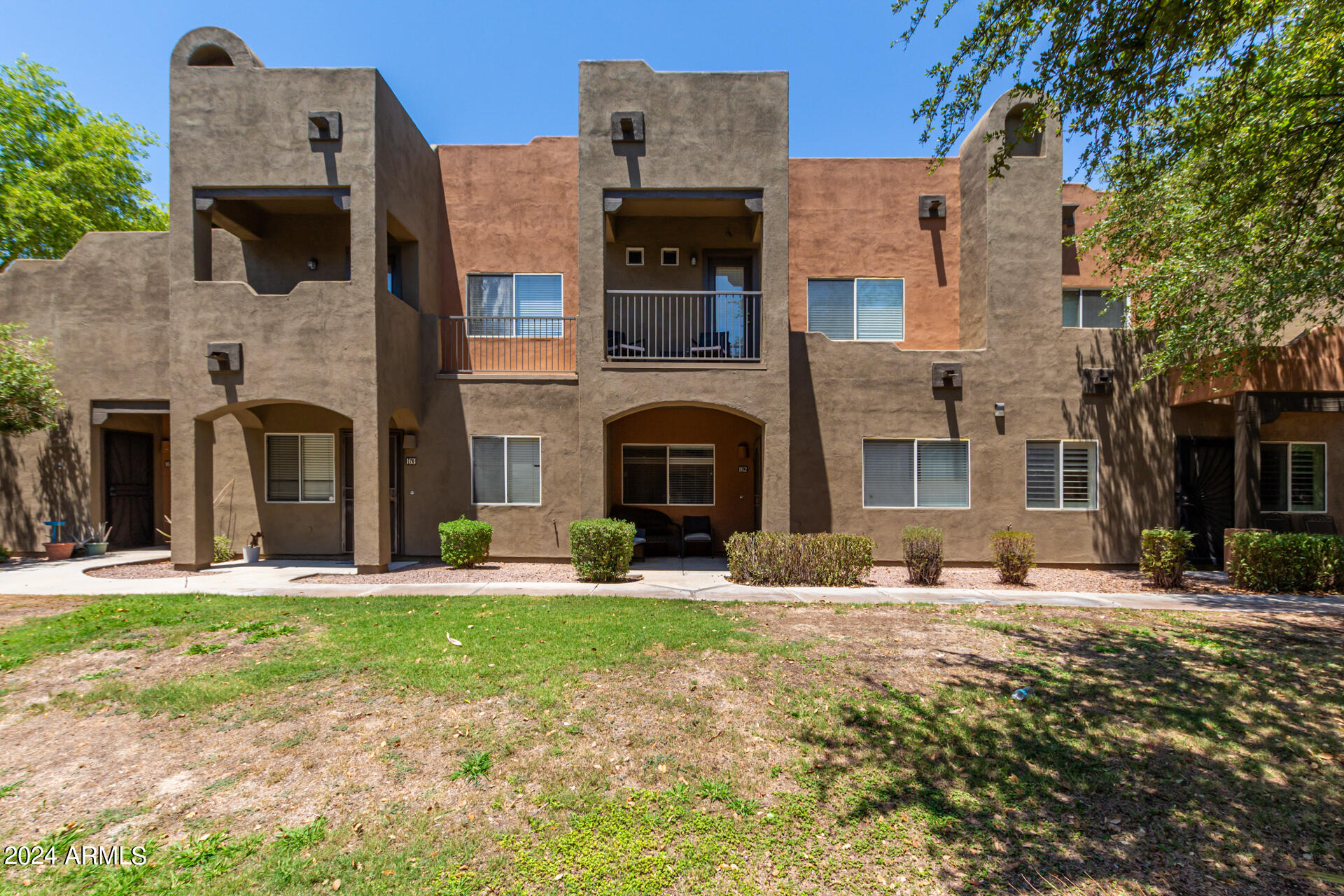 1718 W COLTER Street, 162