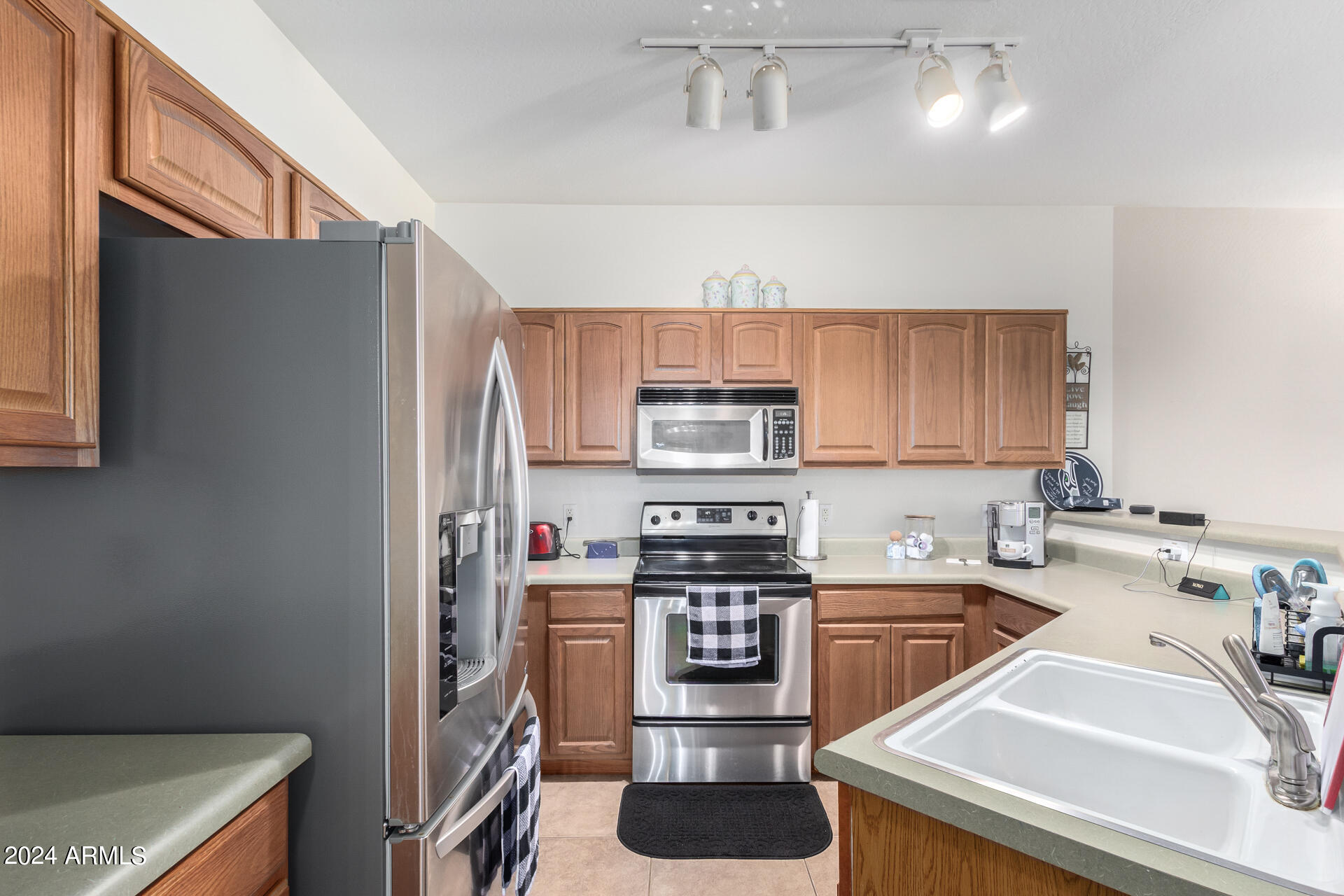 1718 W COLTER Street, 162