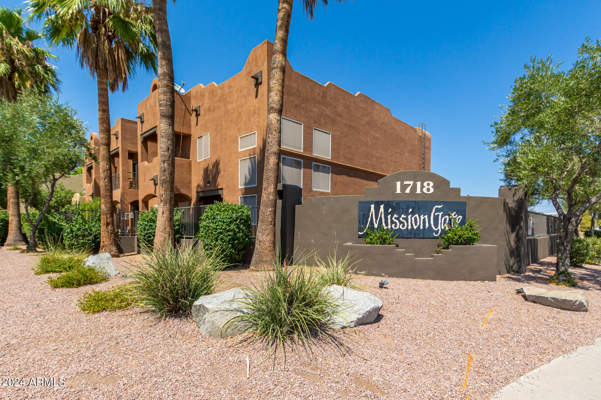 1718 W COLTER Street, 162
