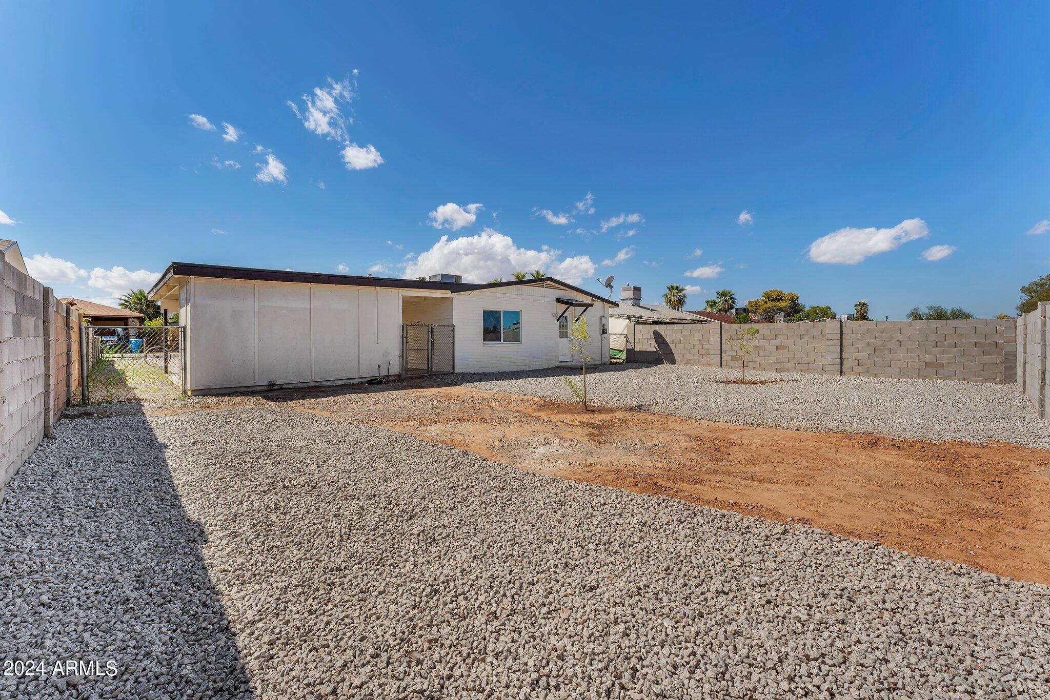 1712 W WAYLAND Road