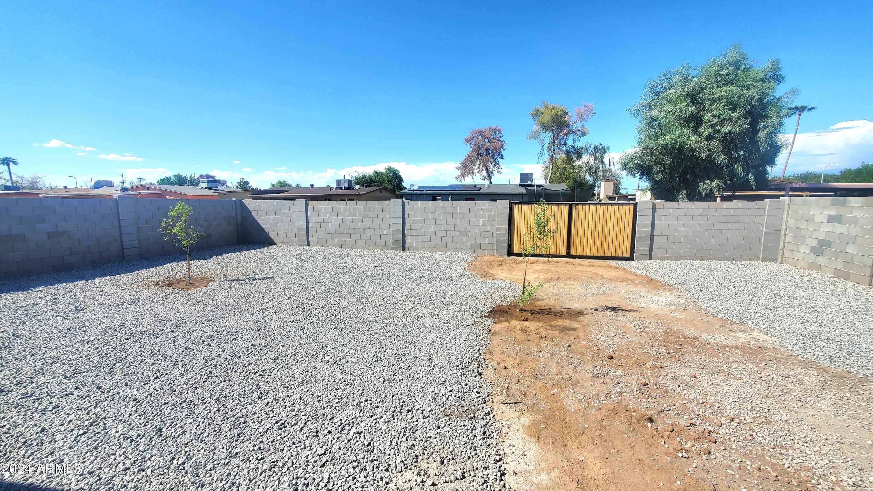 1712 W WAYLAND Road