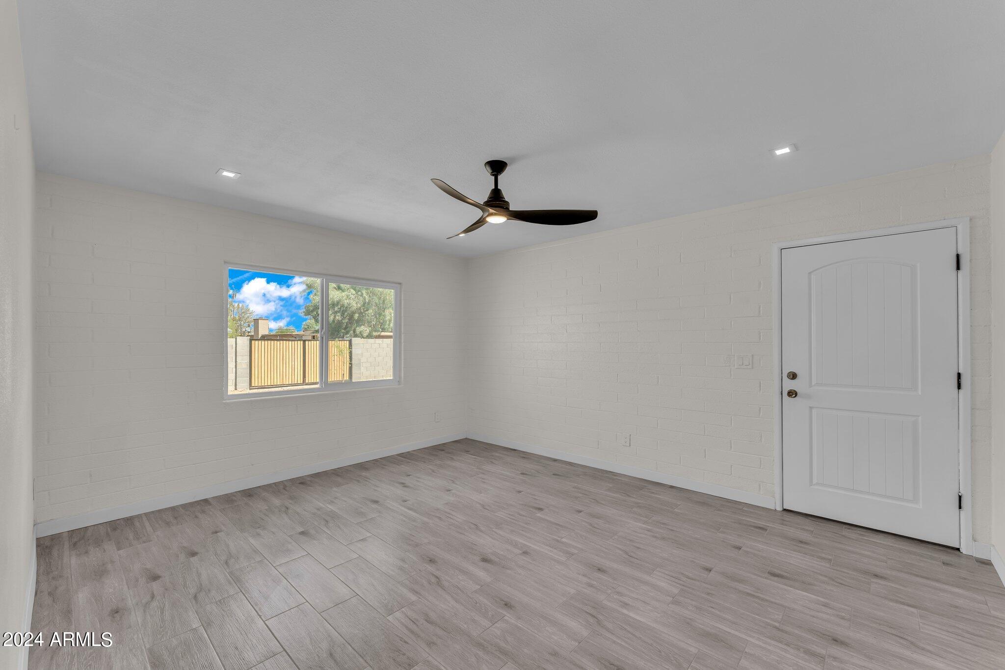 1712 W WAYLAND Road