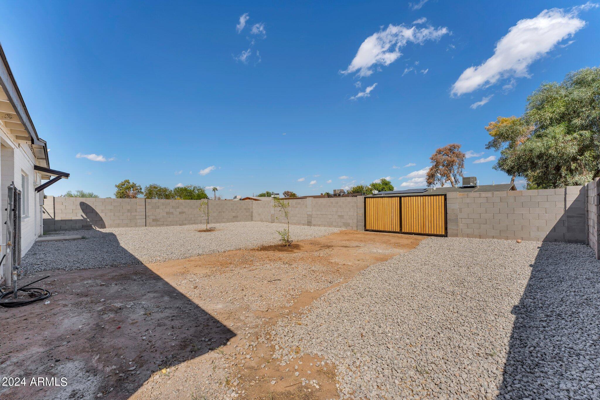 1712 W WAYLAND Road