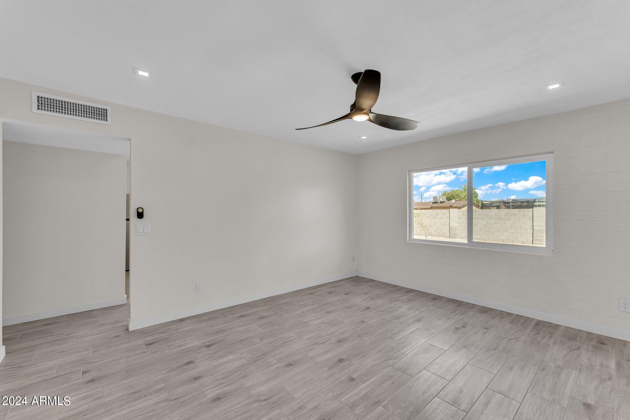 1712 W WAYLAND Road