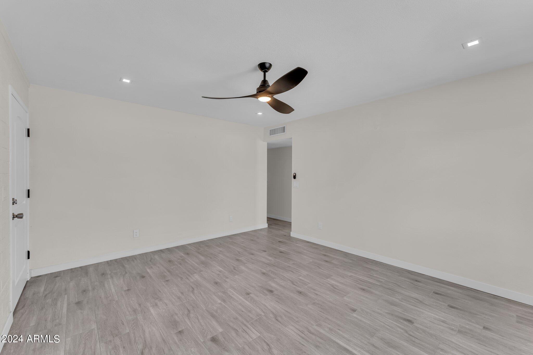 1712 W WAYLAND Road