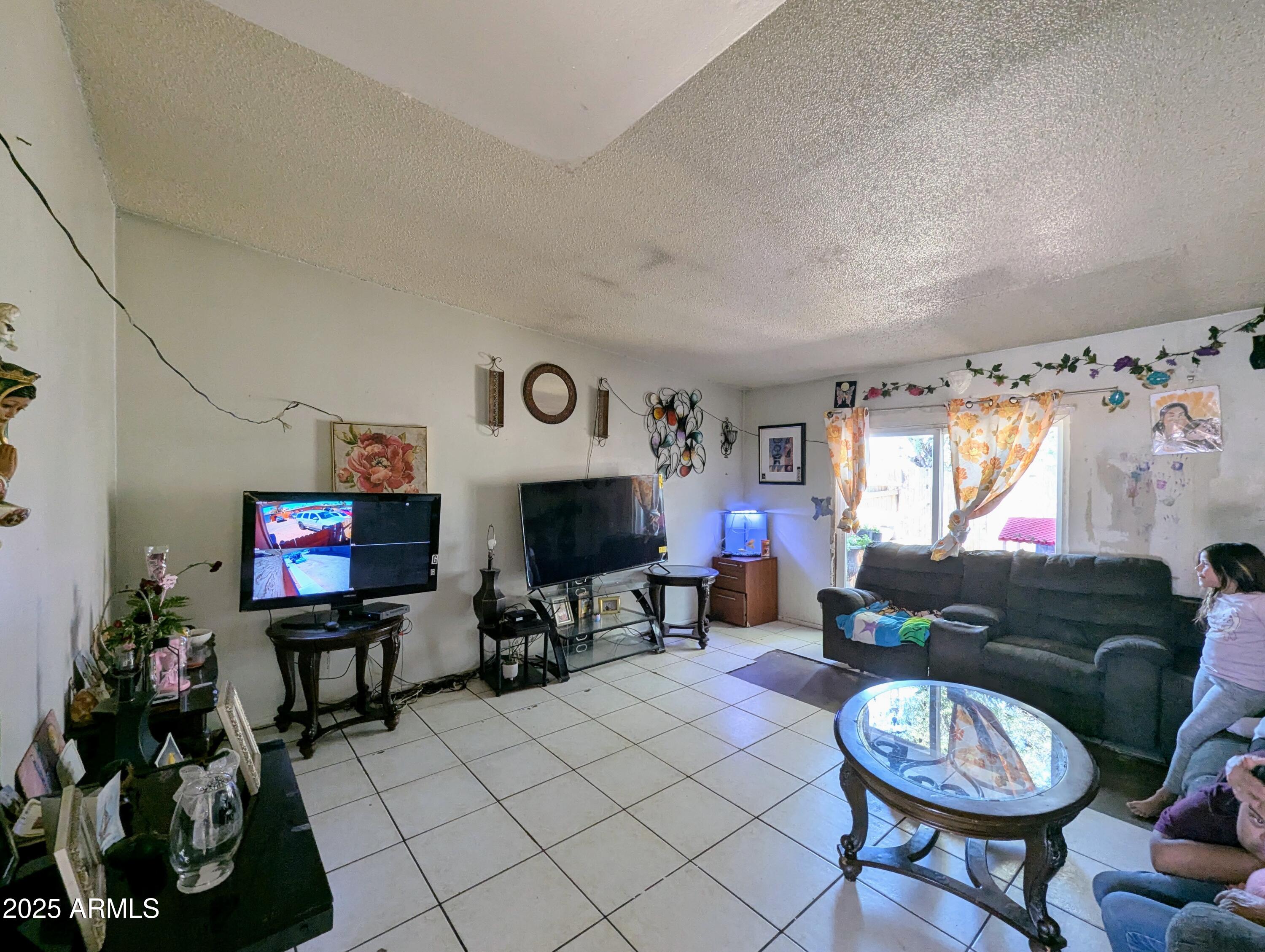 2210 W HEATHERBRAE Drive
