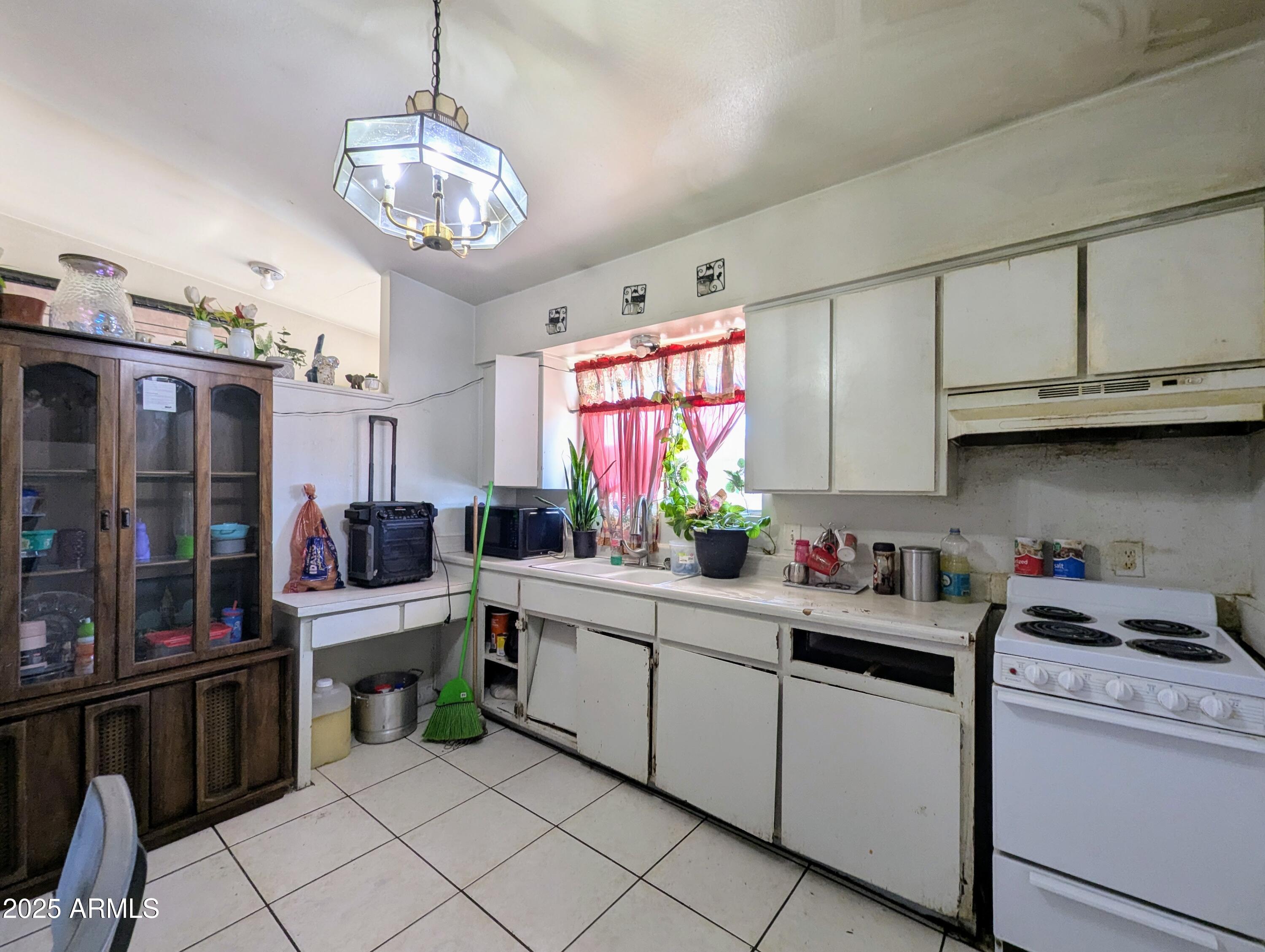 2210 W HEATHERBRAE Drive