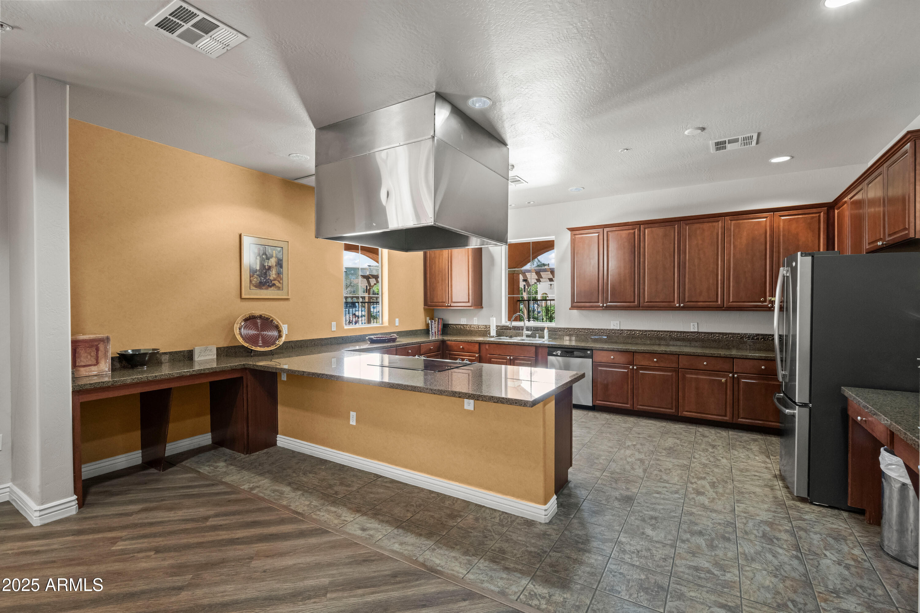 14575 W MOUNTAIN VIEW Boulevard, 11310