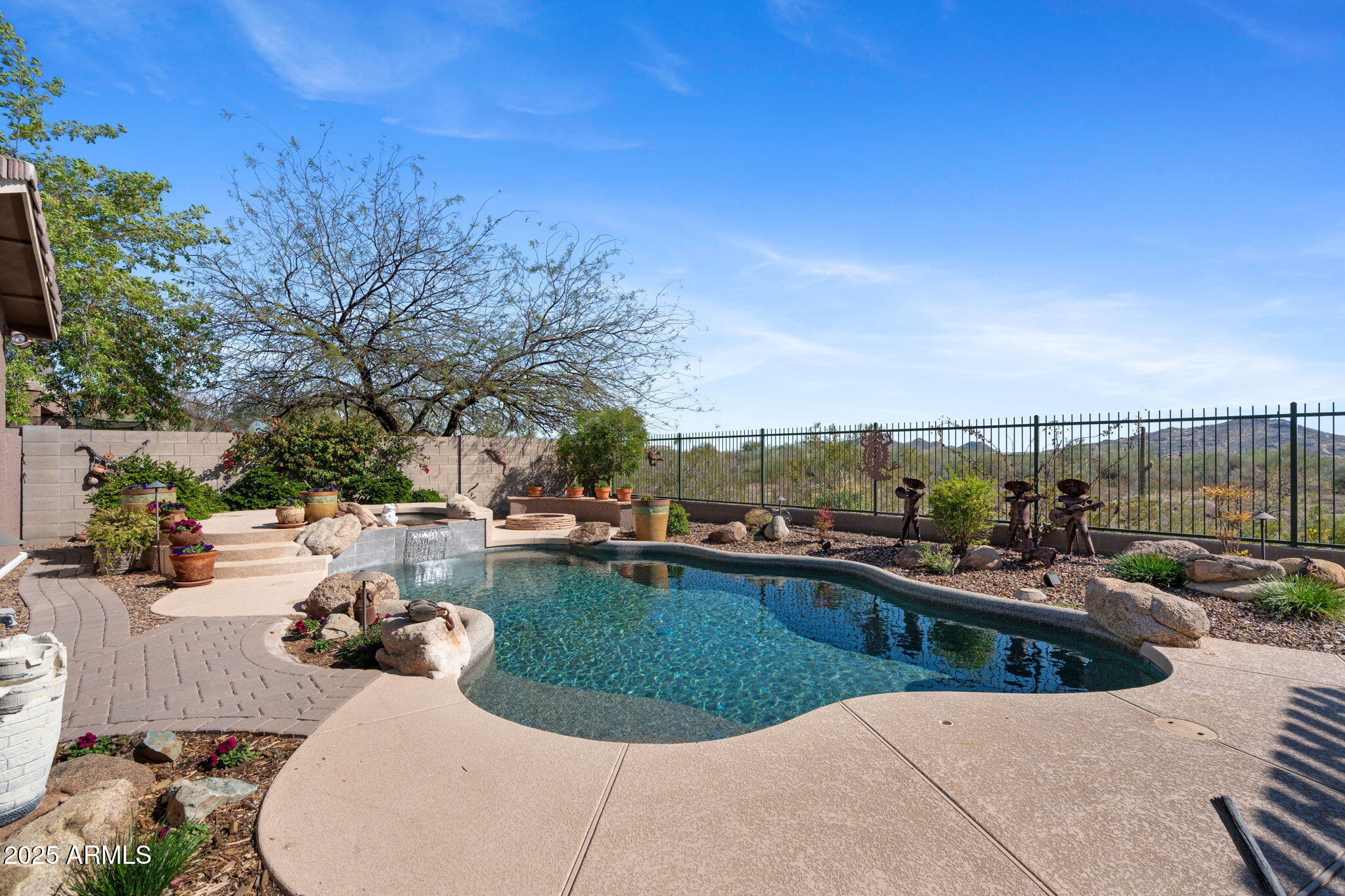 2927 W OWENS Way