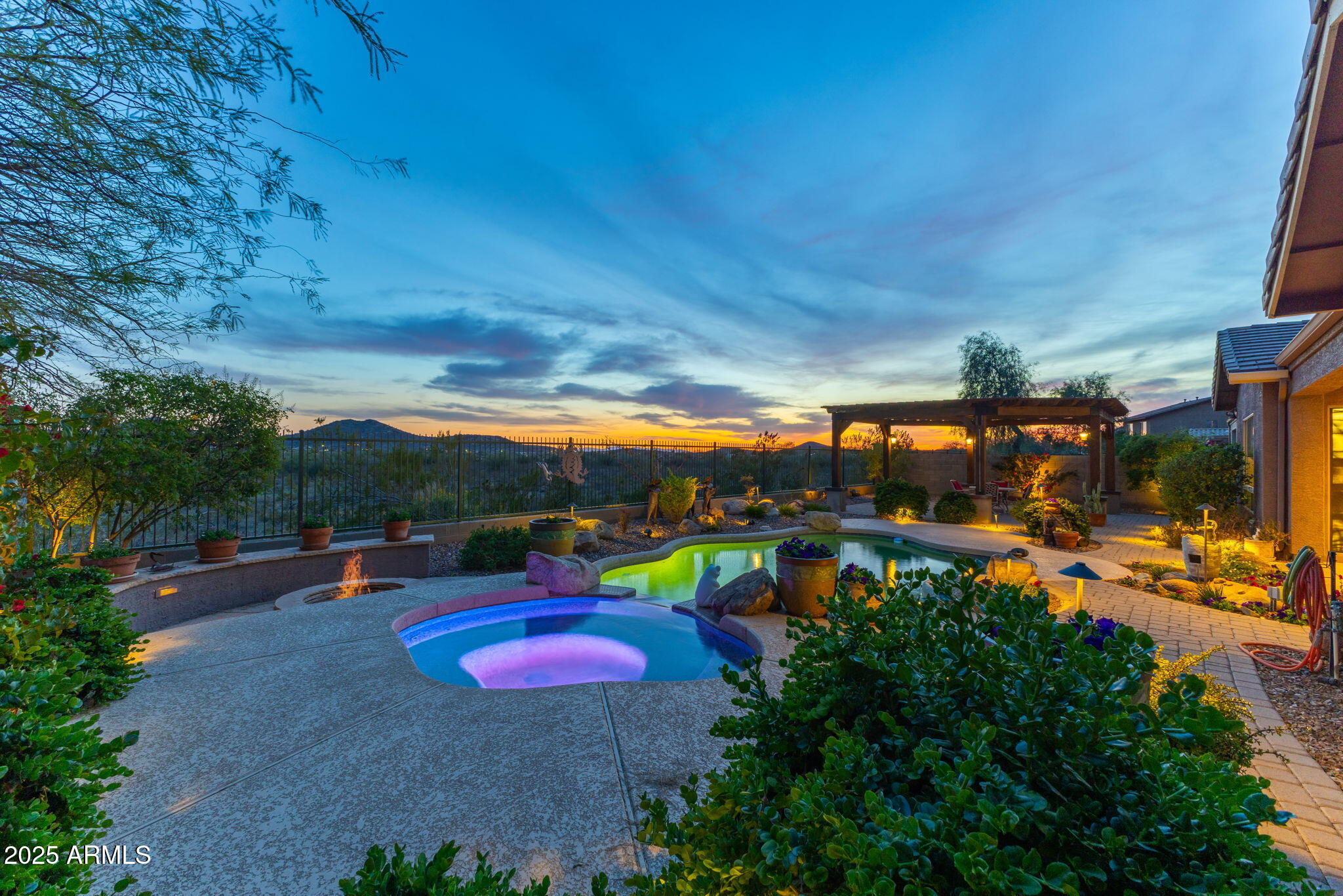 2927 W OWENS Way