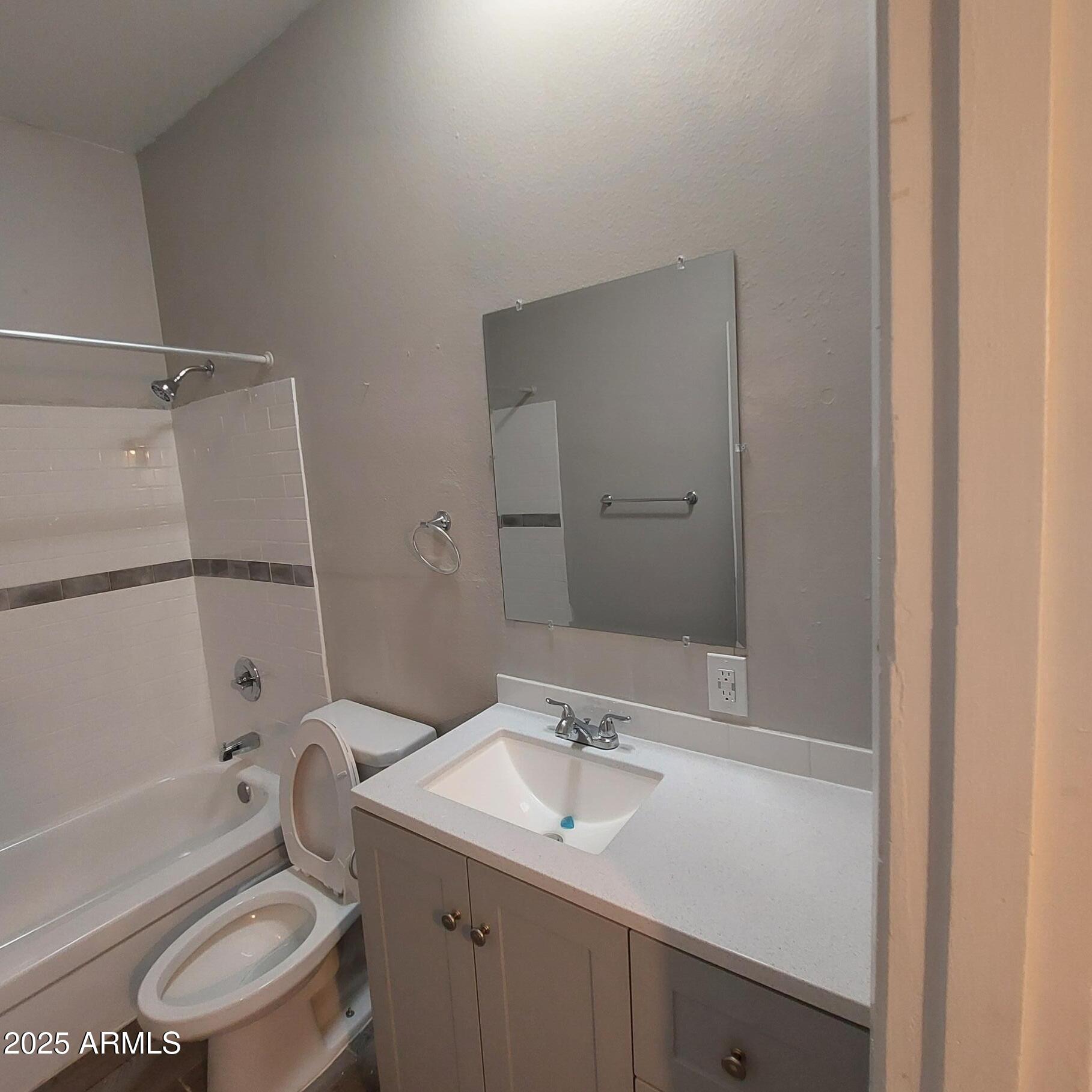 2202 W HEATHERBRAE Drive