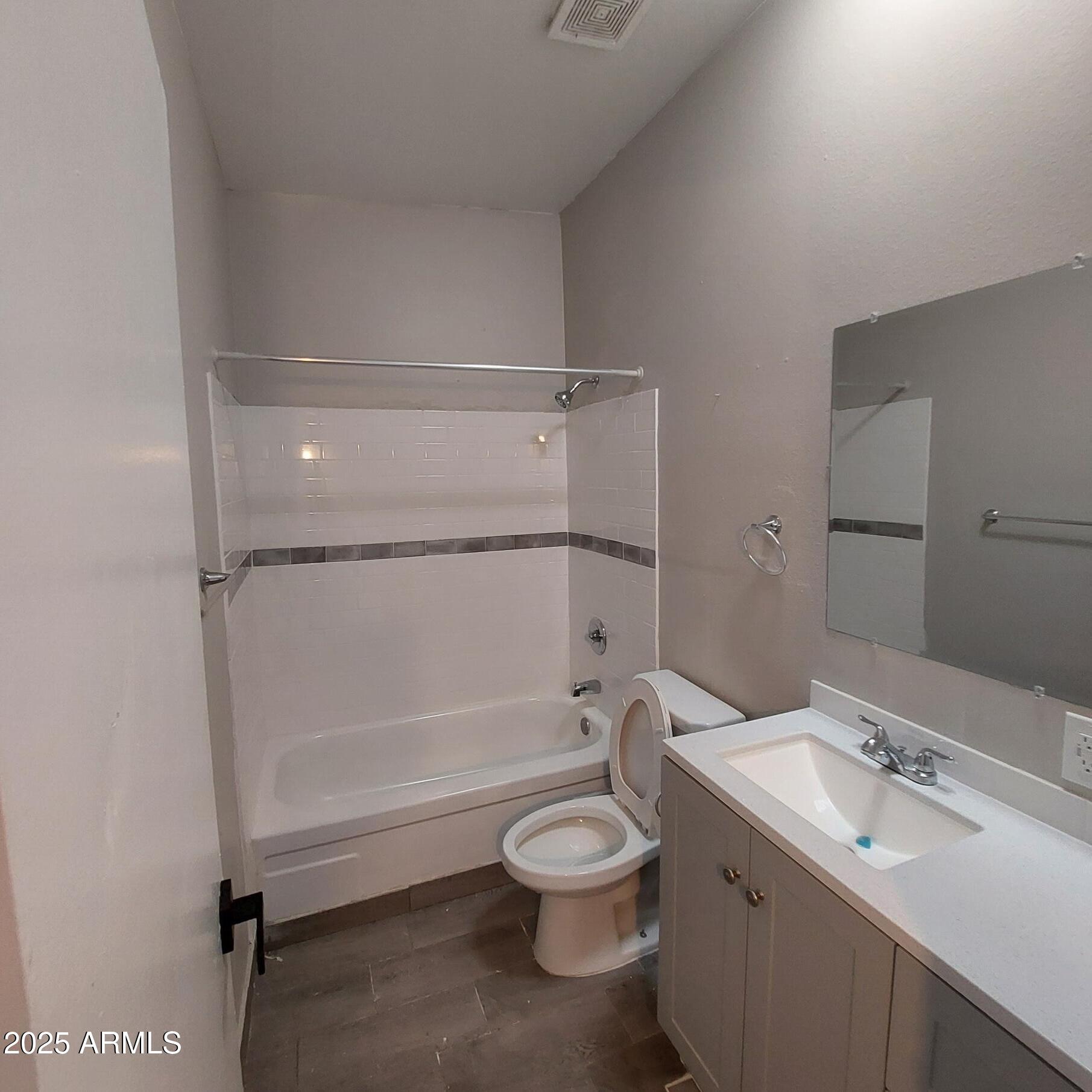 2202 W HEATHERBRAE Drive