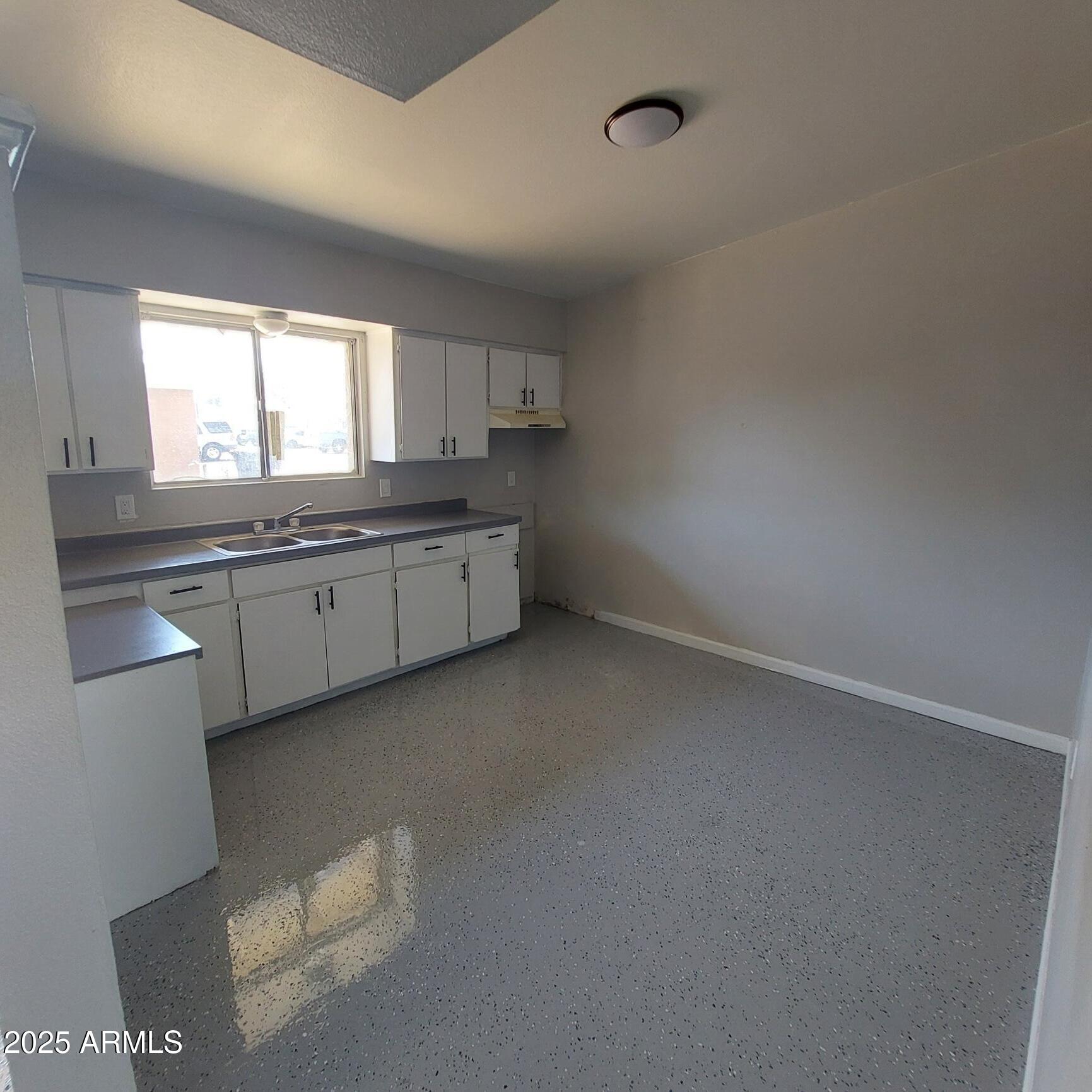 2202 W HEATHERBRAE Drive