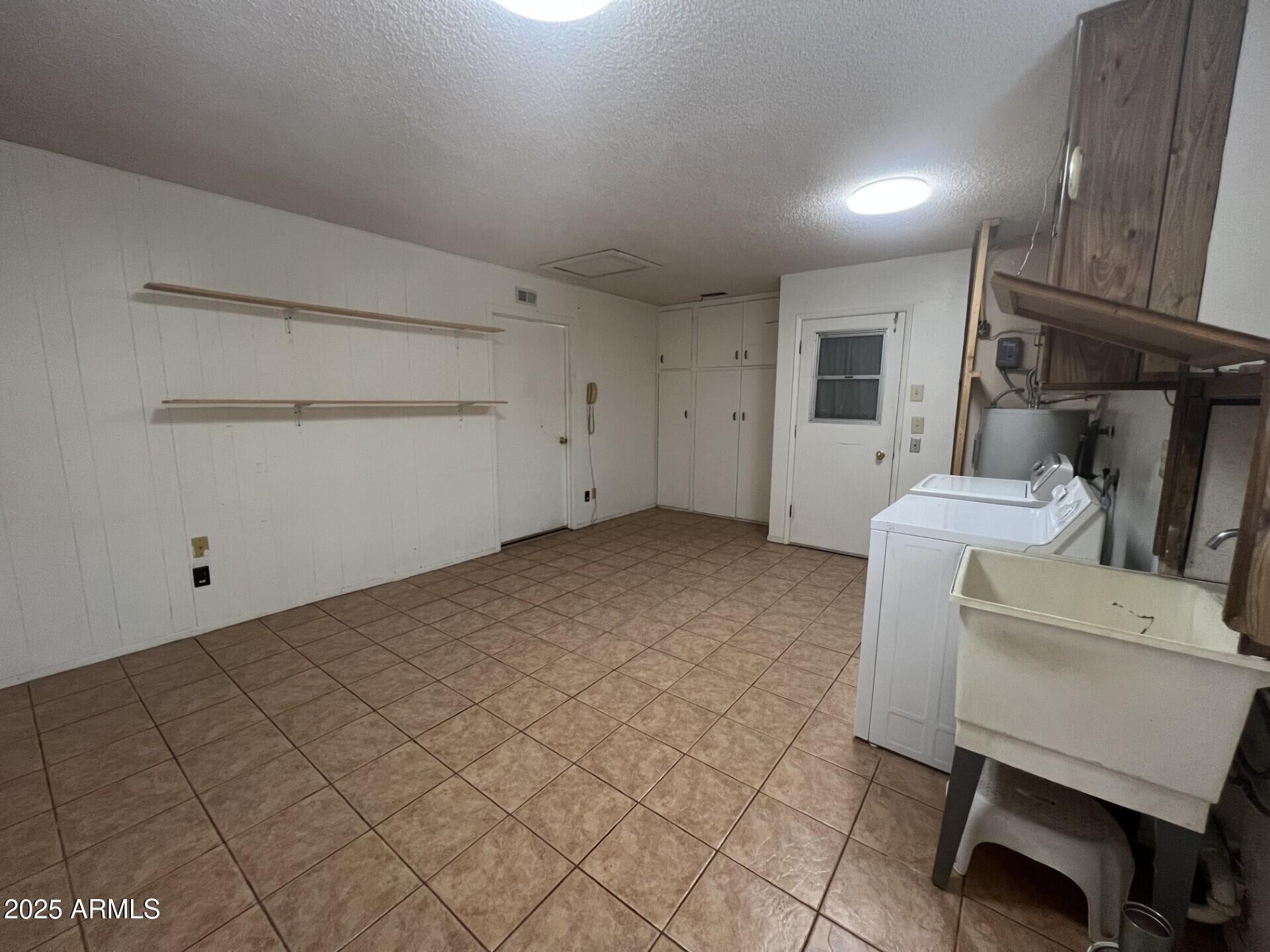 10045 W COGGINS Drive