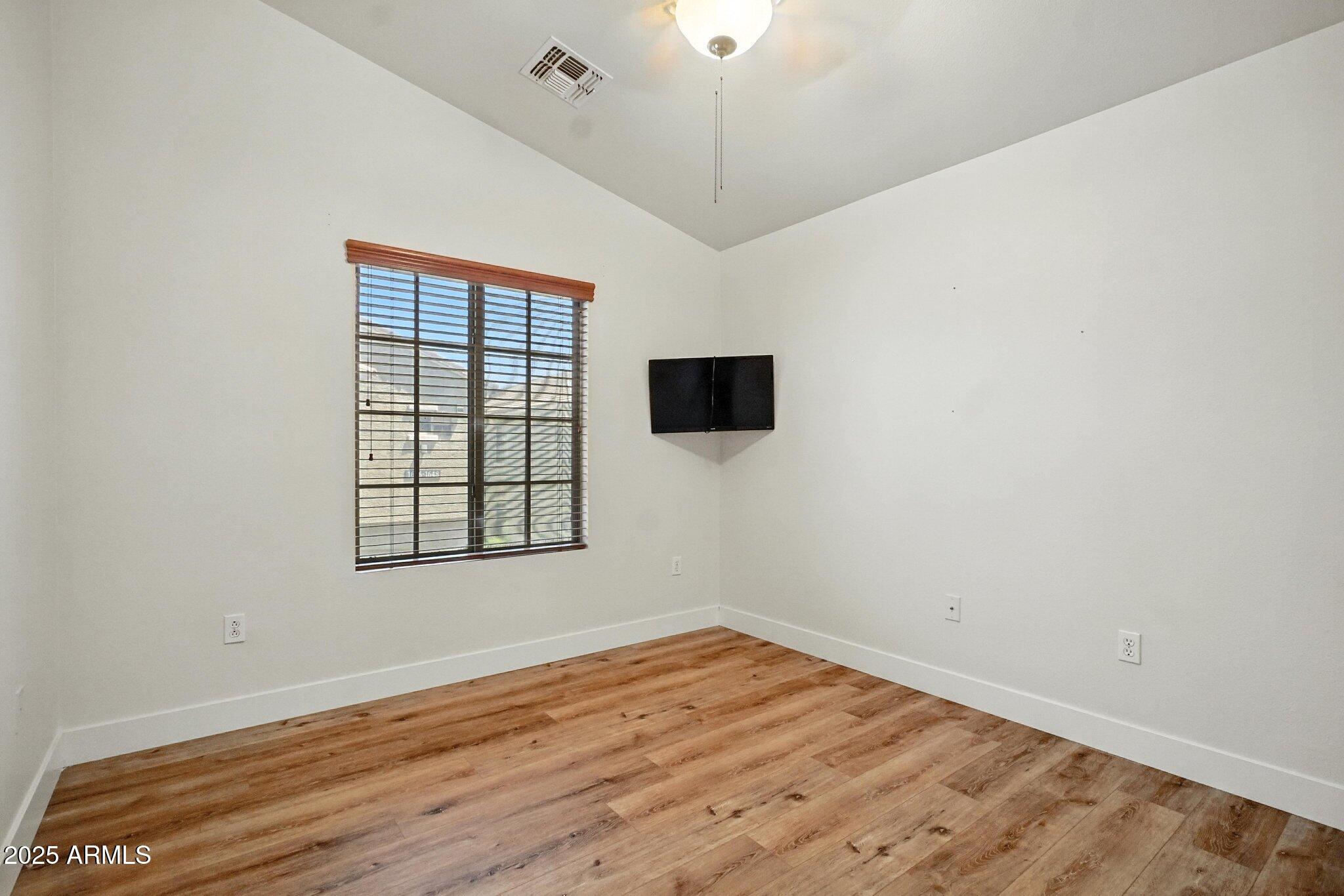 2402 E 5TH Street, 1649