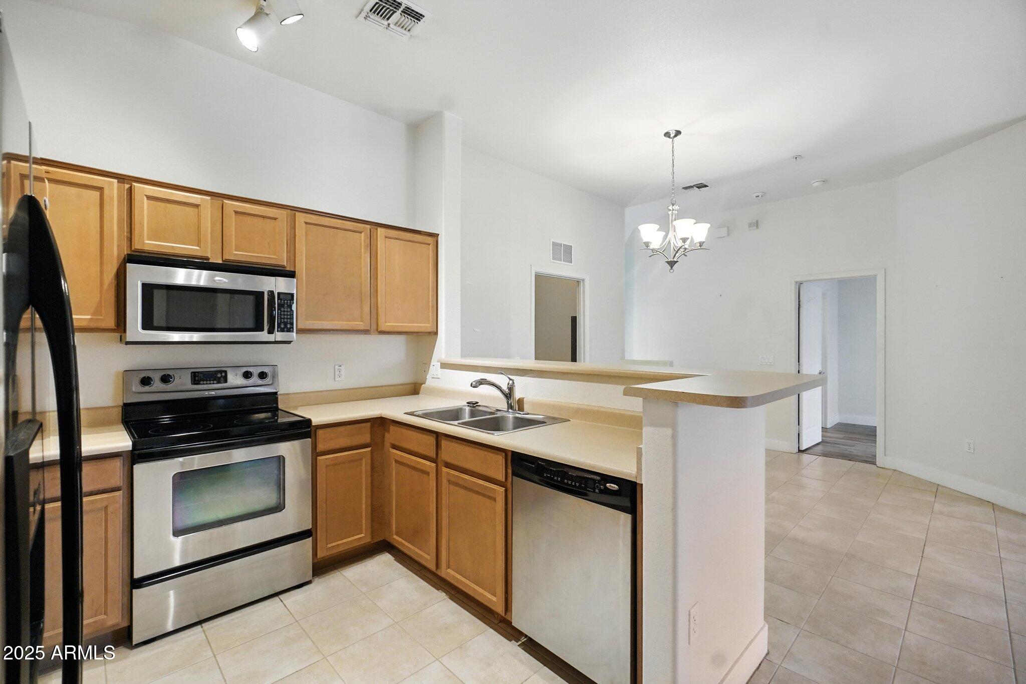 2402 E 5TH Street, 1649