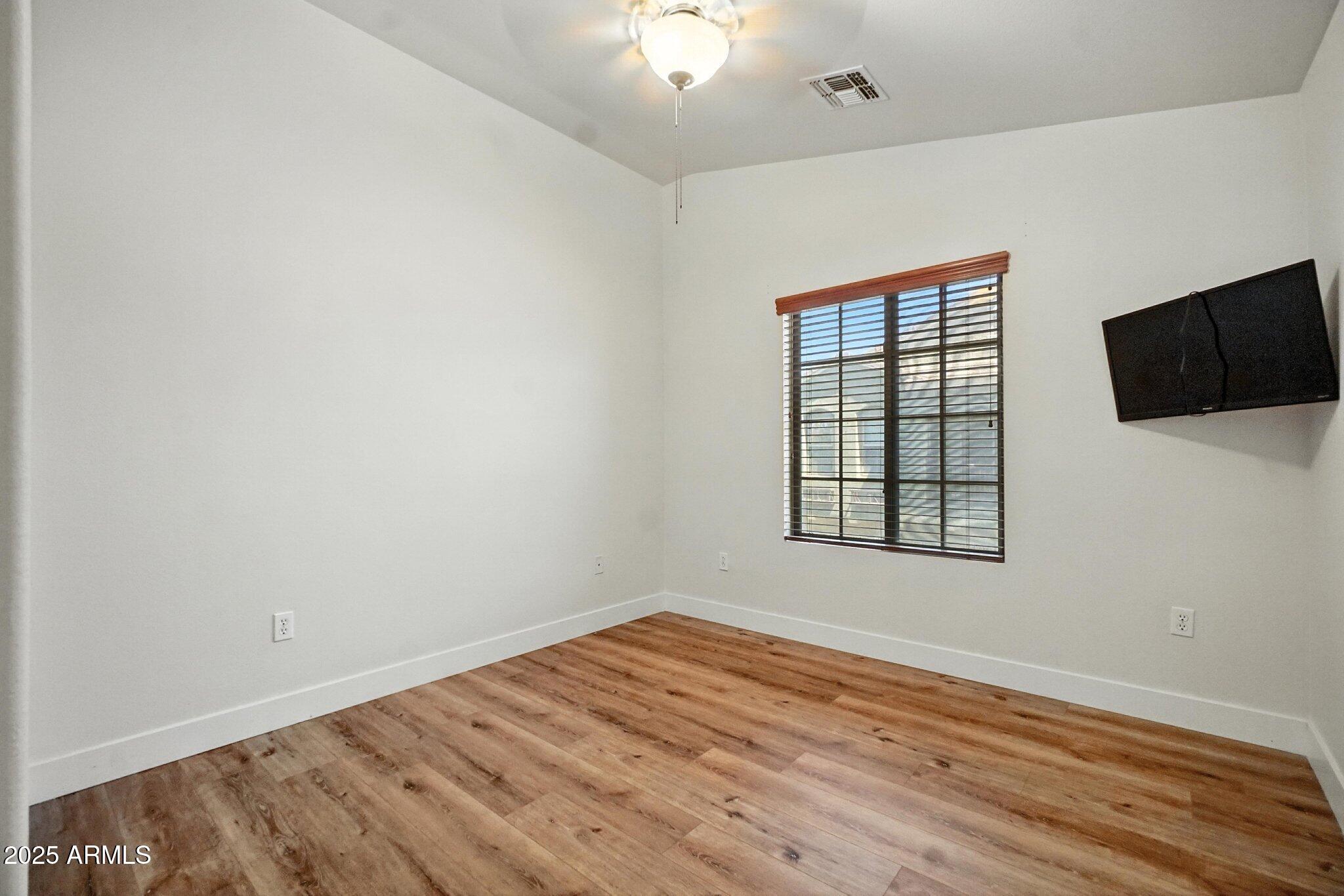 2402 E 5TH Street, 1649