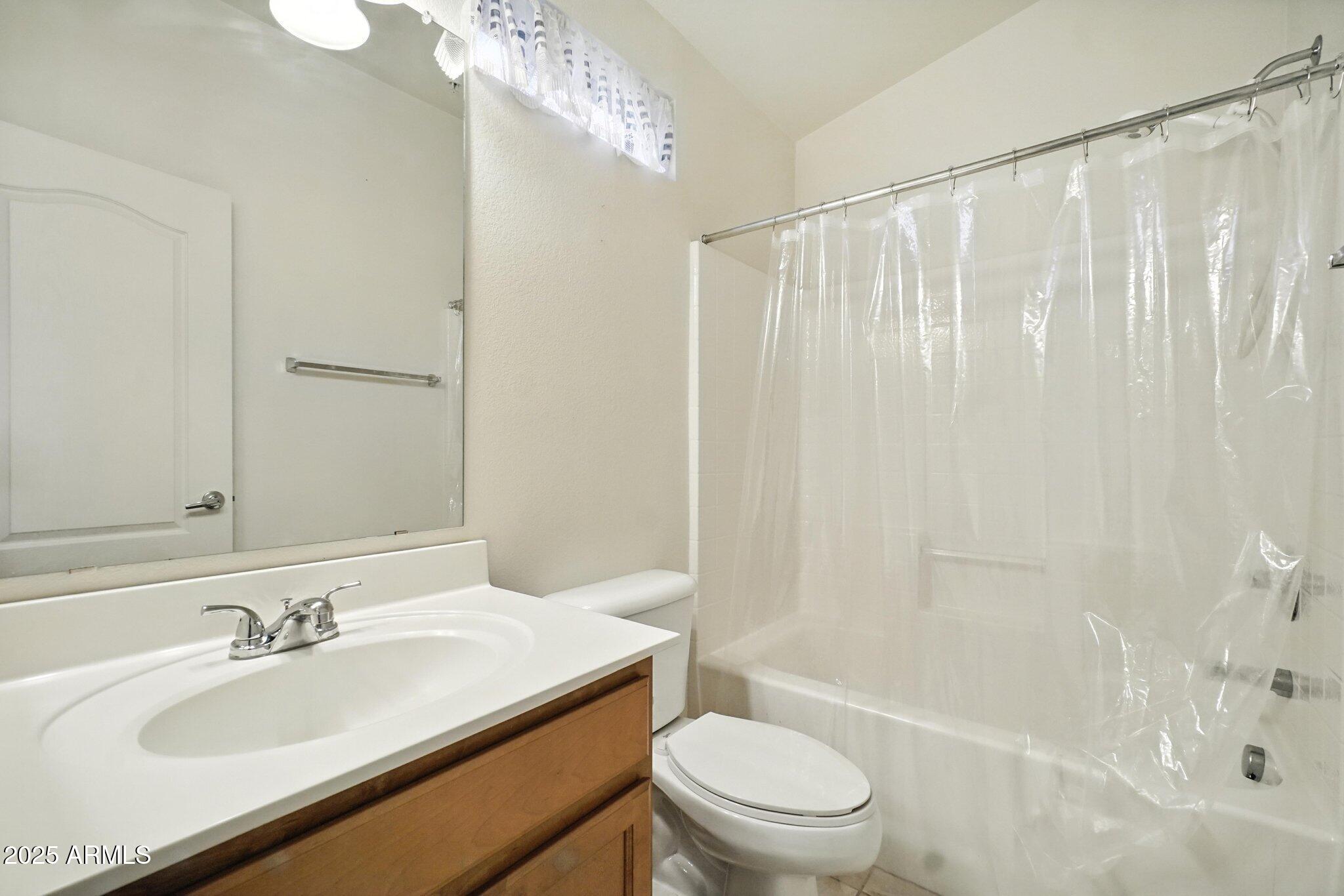 2402 E 5TH Street, 1649