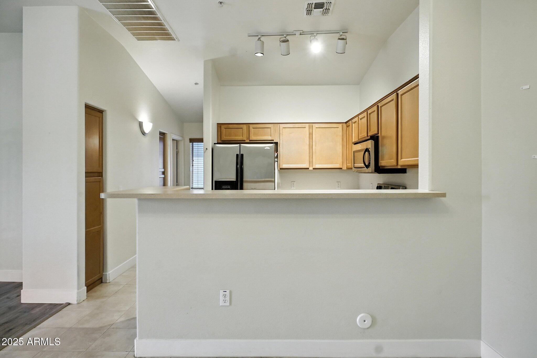 2402 E 5TH Street, 1649