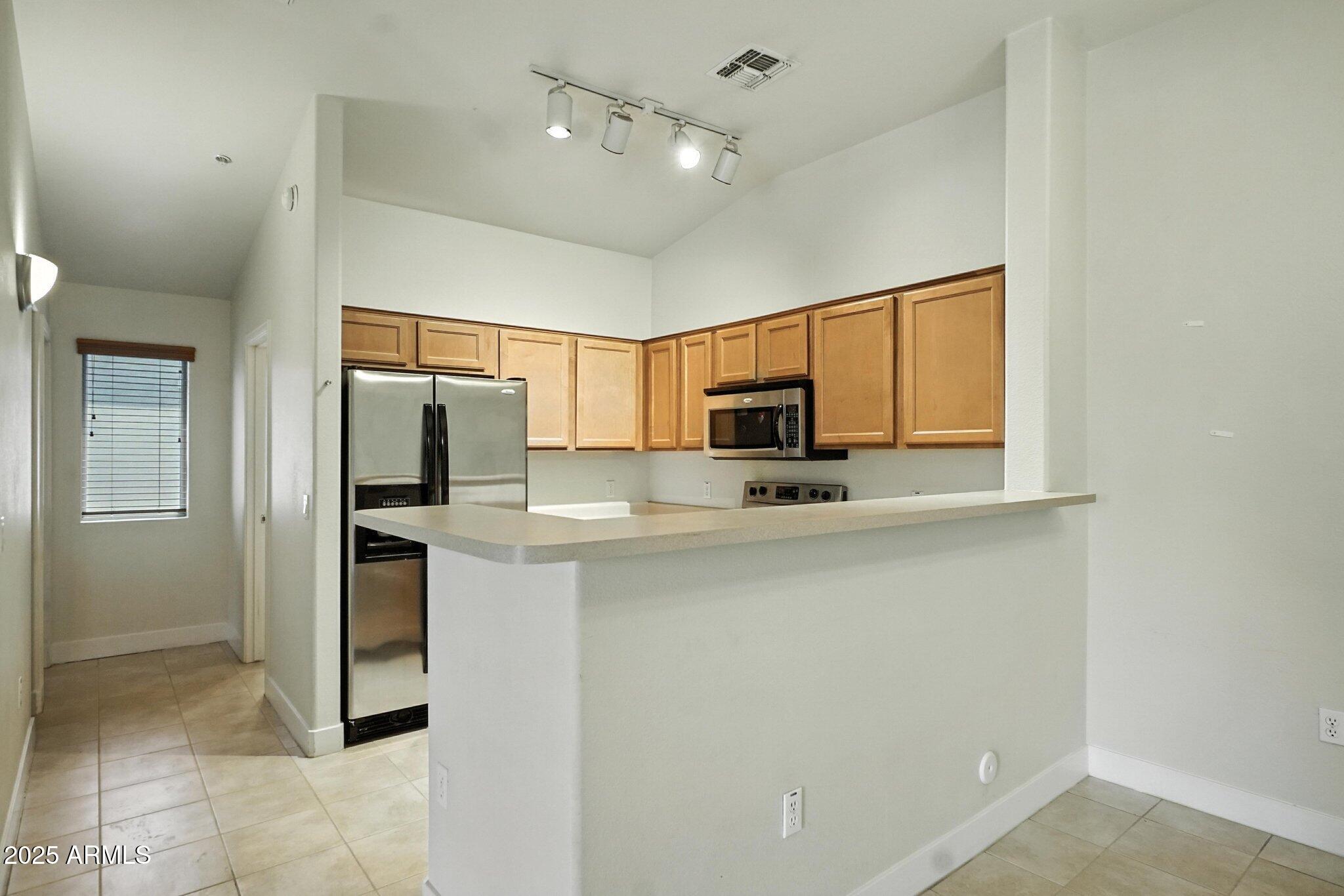 2402 E 5TH Street, 1649