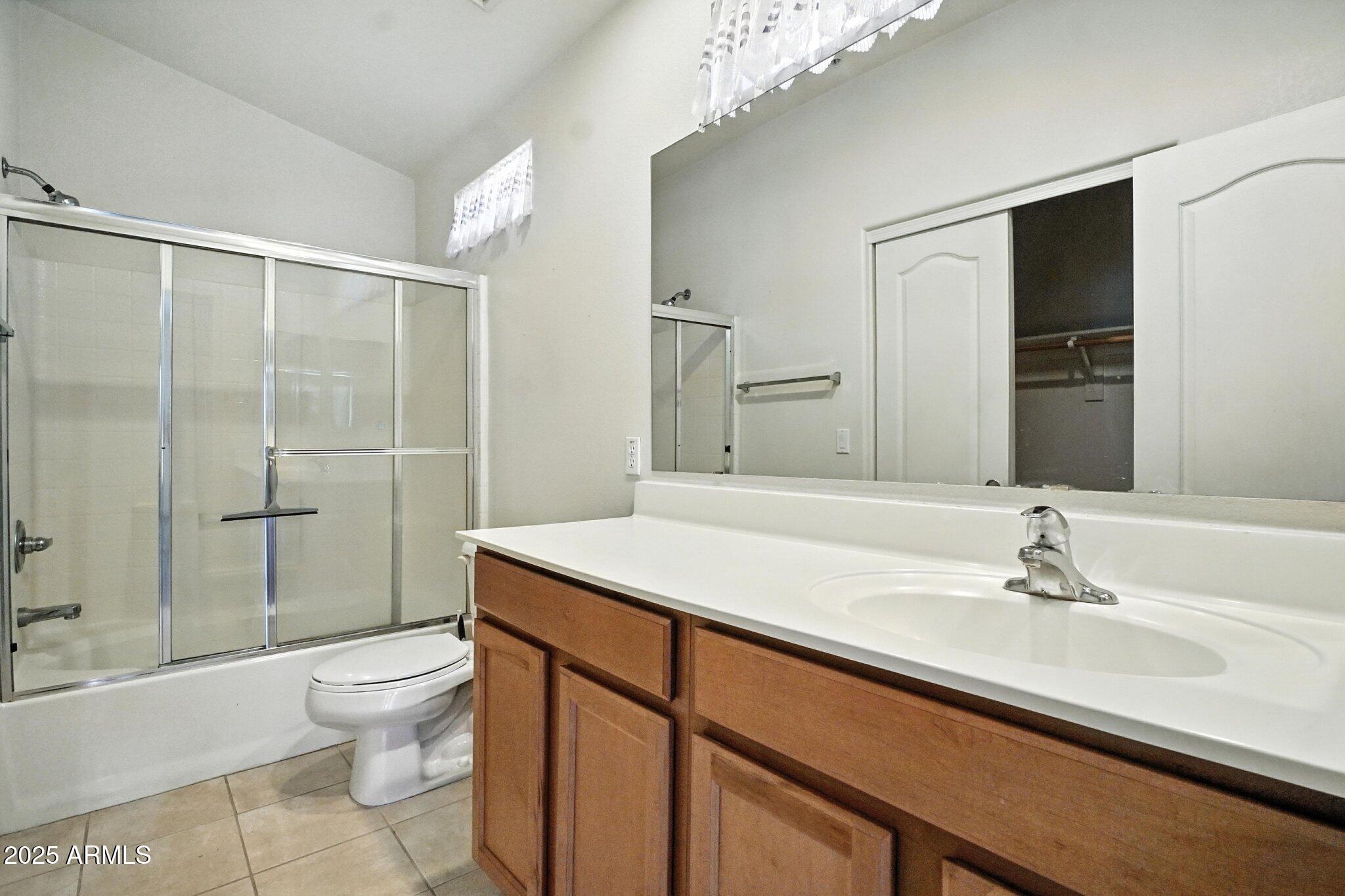 2402 E 5TH Street, 1649