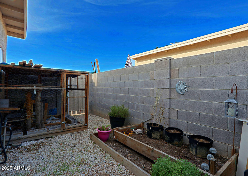 15601 N 27TH Street, 10