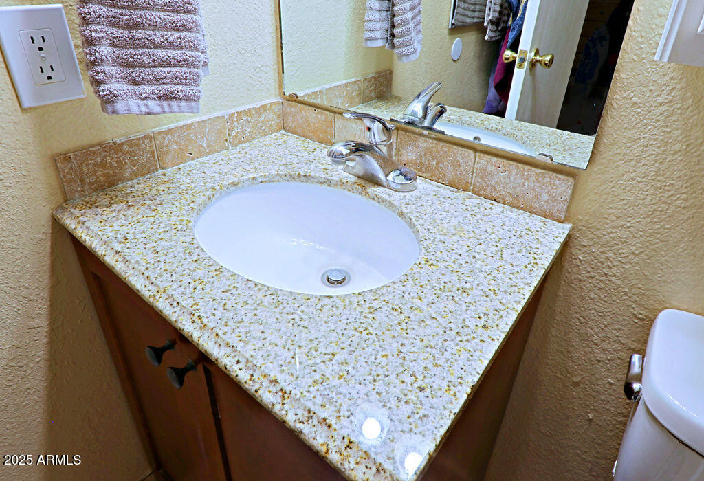 15601 N 27TH Street, 10