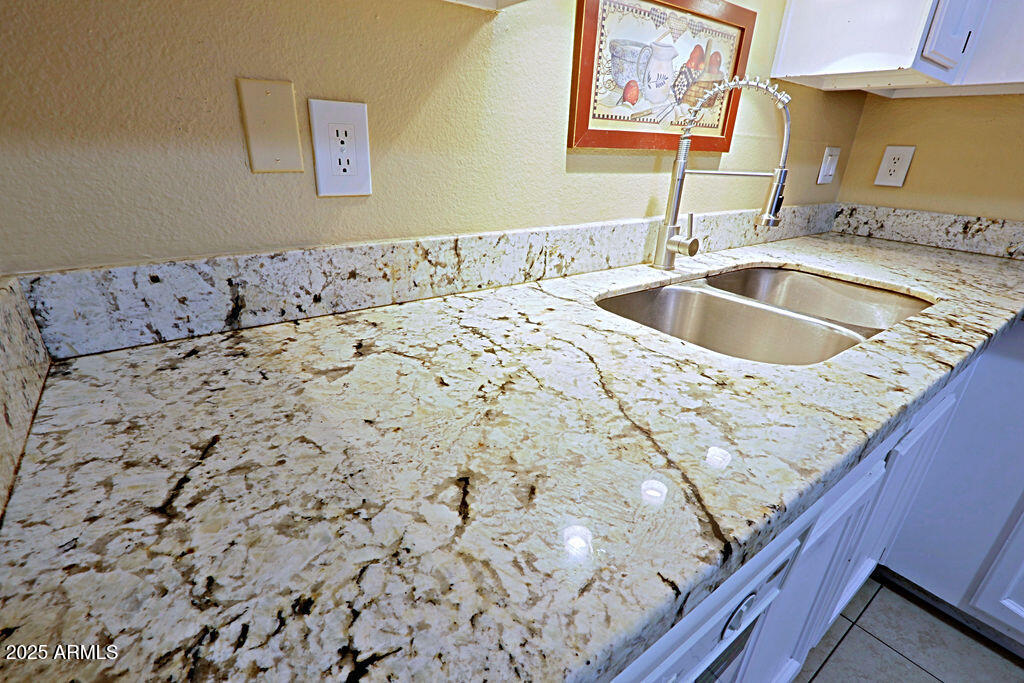 15601 N 27TH Street, 10