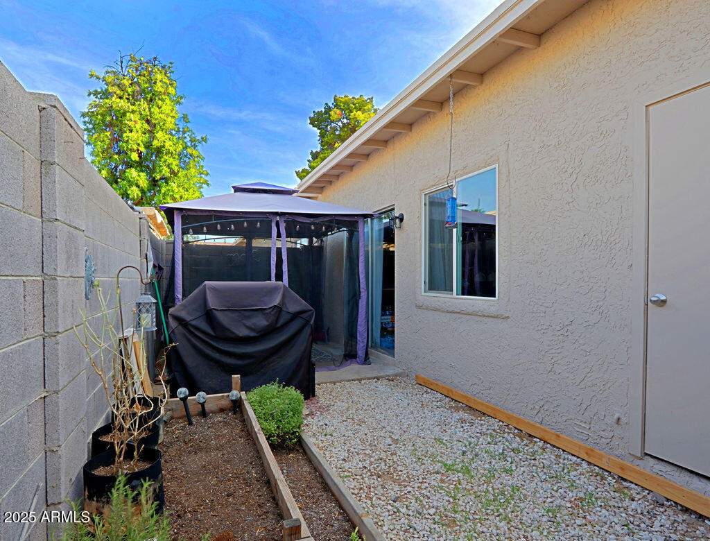 15601 N 27TH Street, 10