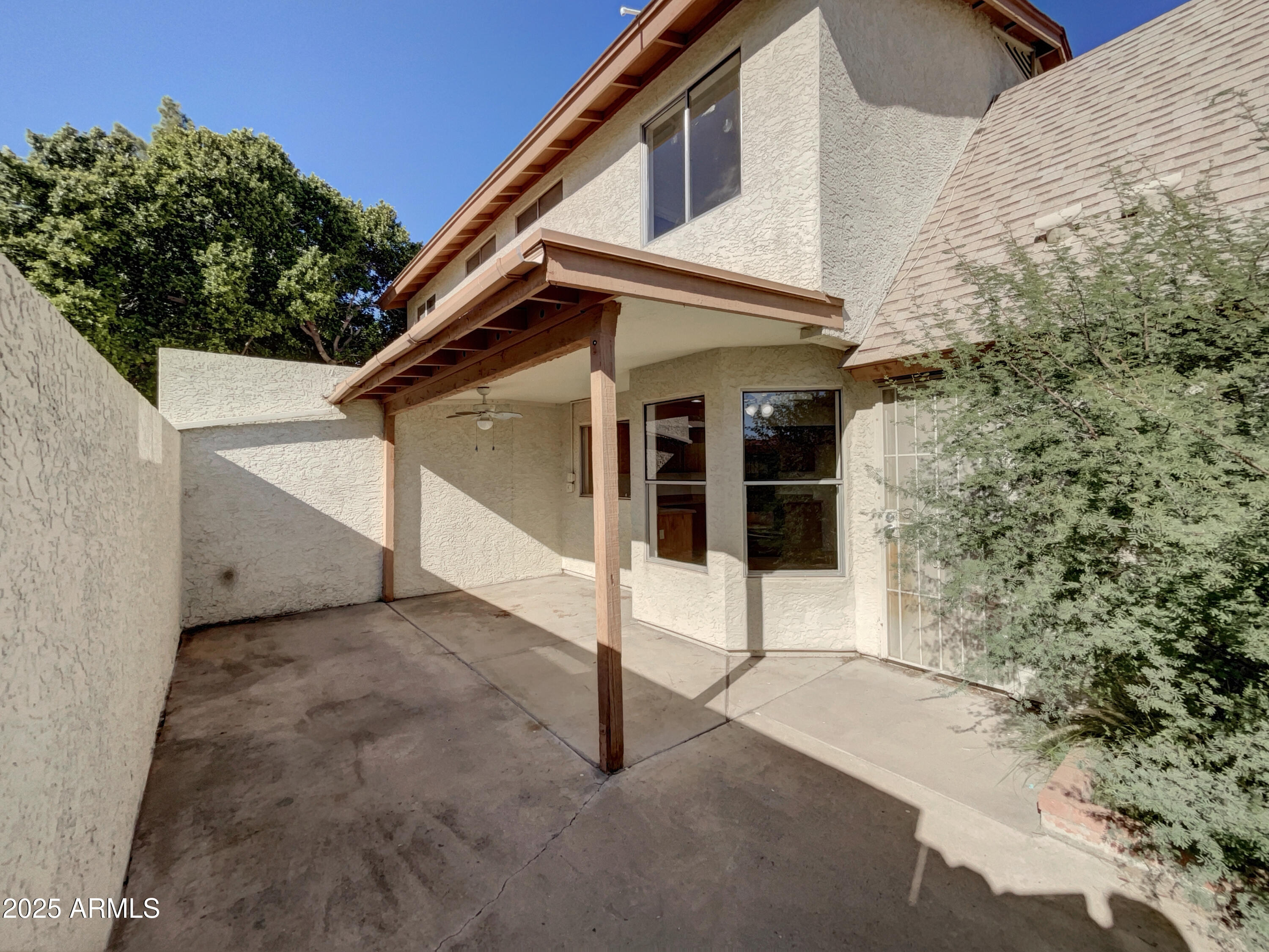 2617 W WILLOW Avenue