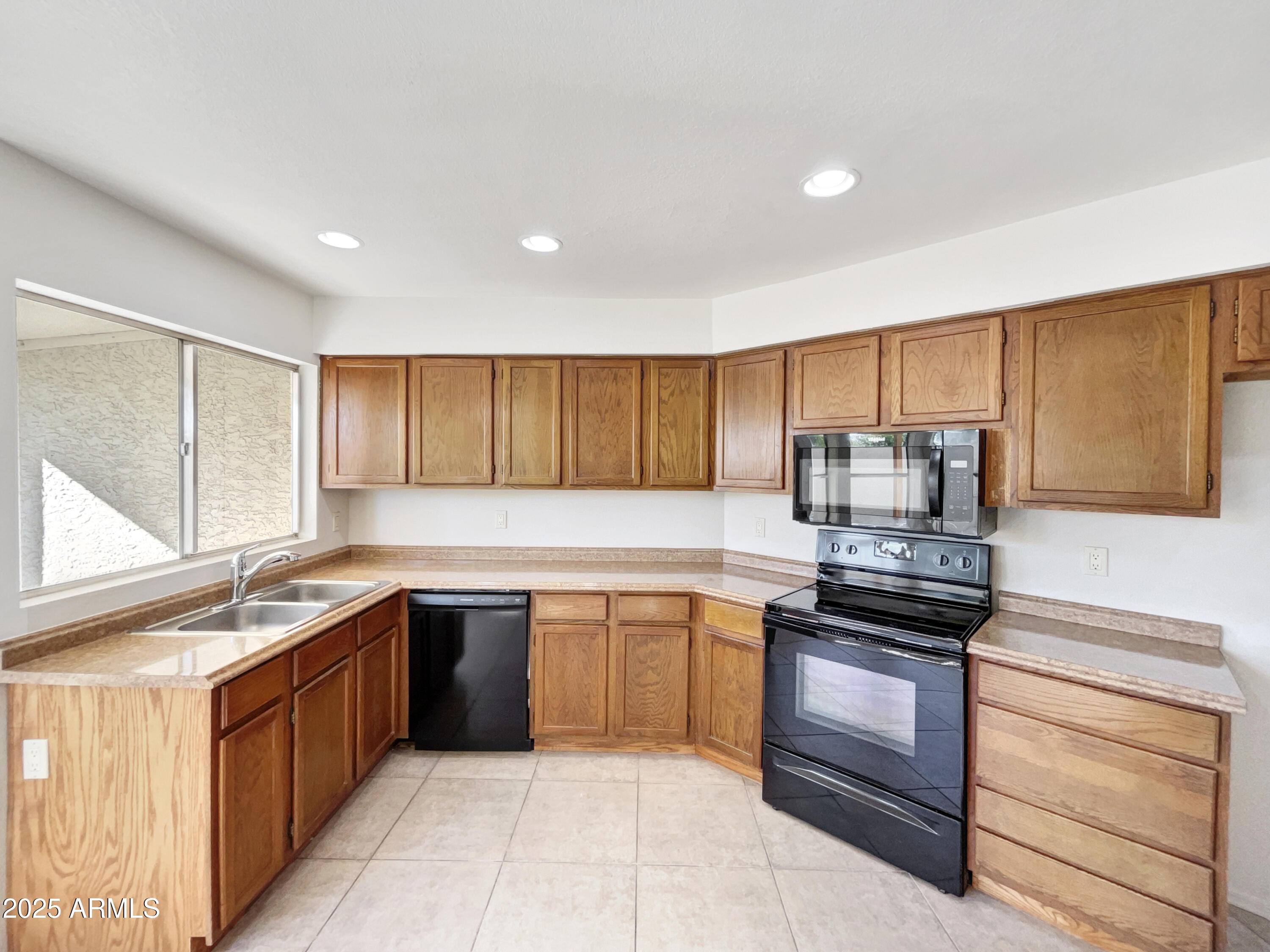 2617 W WILLOW Avenue