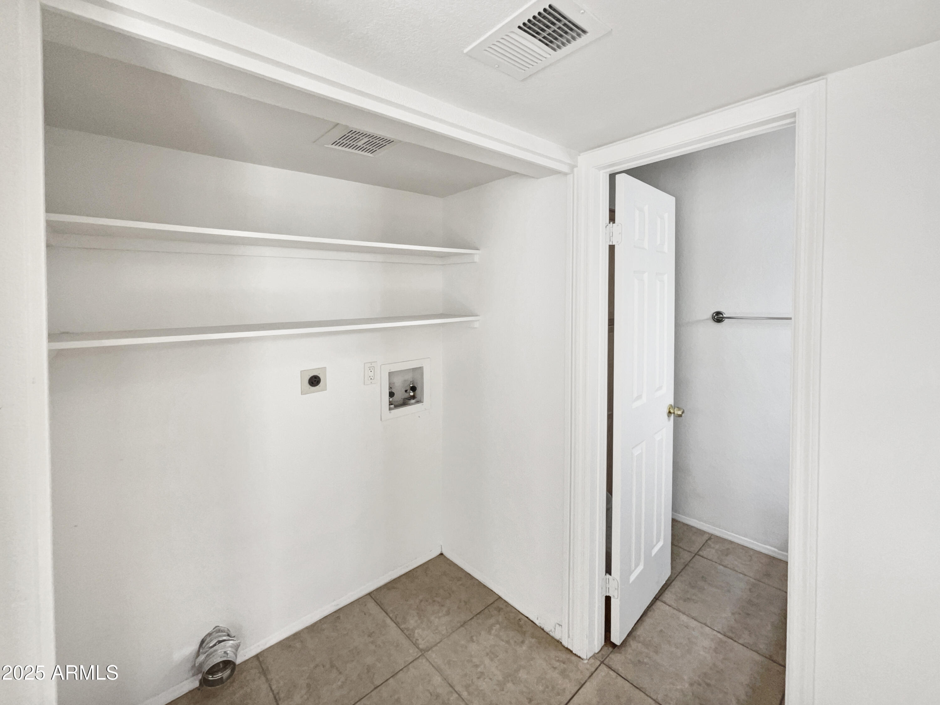 2617 W WILLOW Avenue